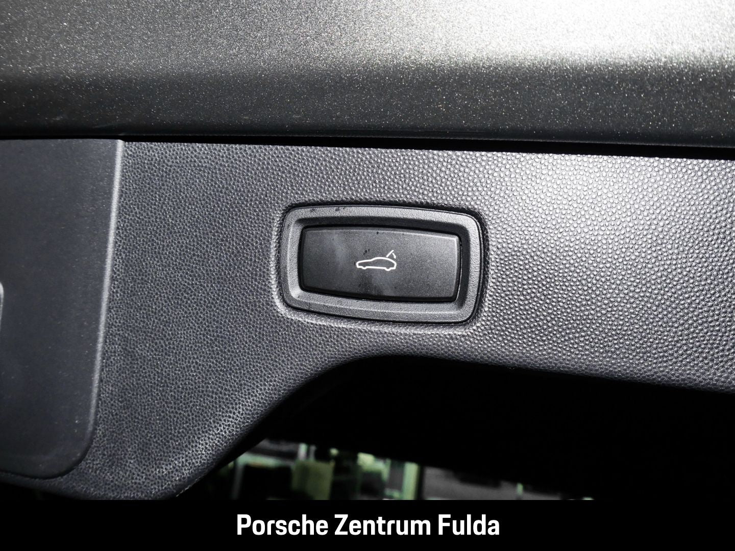 Porsche Macan 4 - Samsaru's Car Outlet