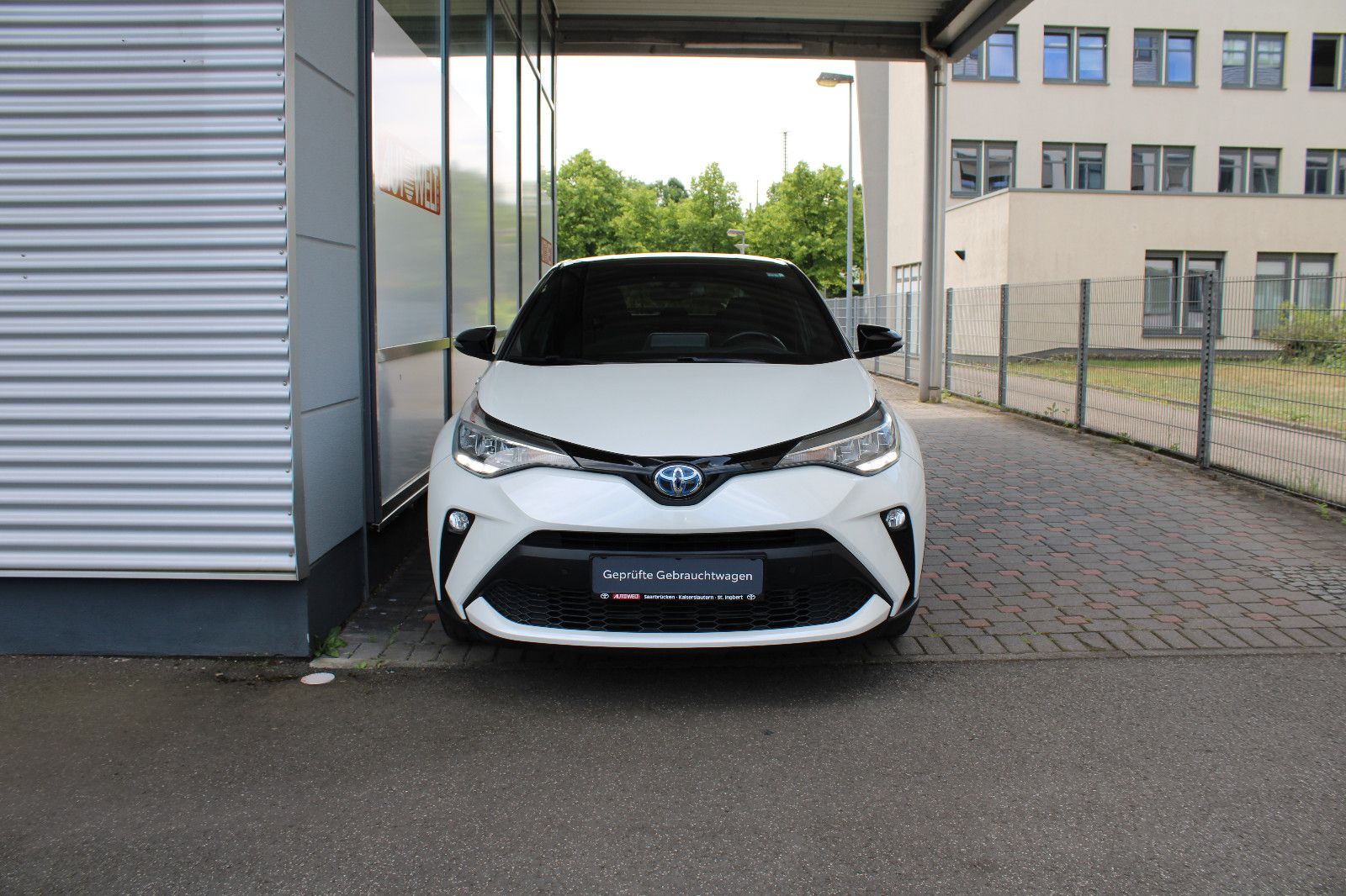 Toyota C-HR 2.0 Hybrid - Samsaru's Car Outlet