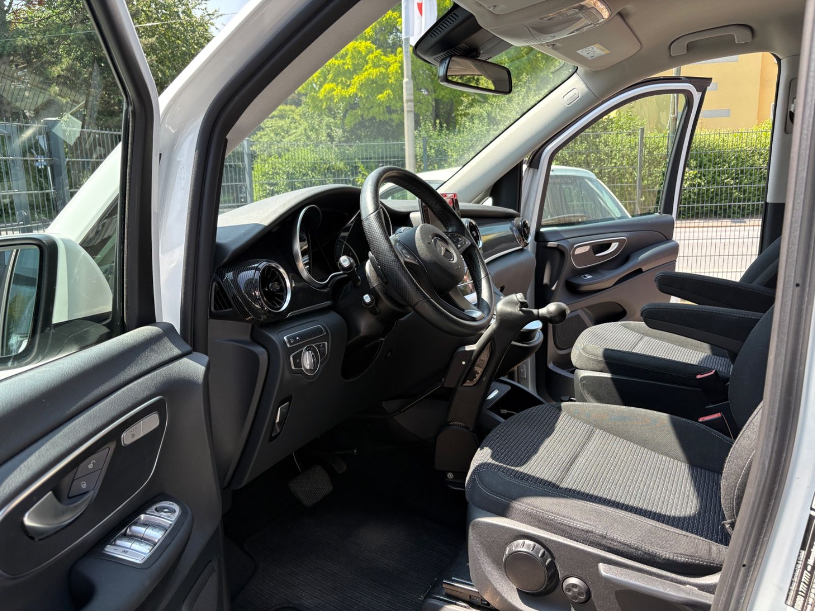 Mercedes-Benz V300 Edition 4Matic - Samsaru's Car Outlet