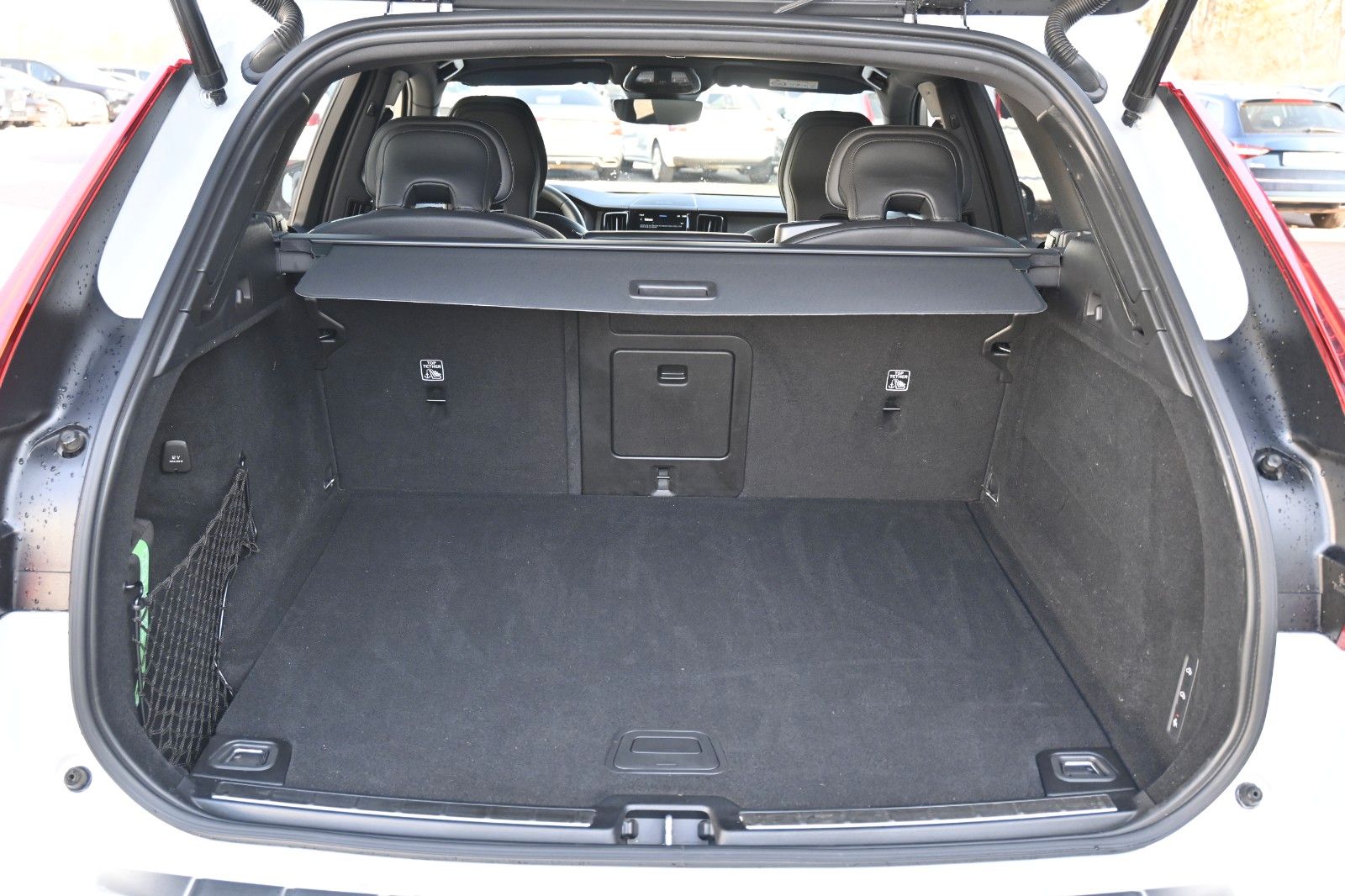 Volvo XC60 B5D AWD R-Design*LUFT*360*H&K*STHZ*HUD*QI