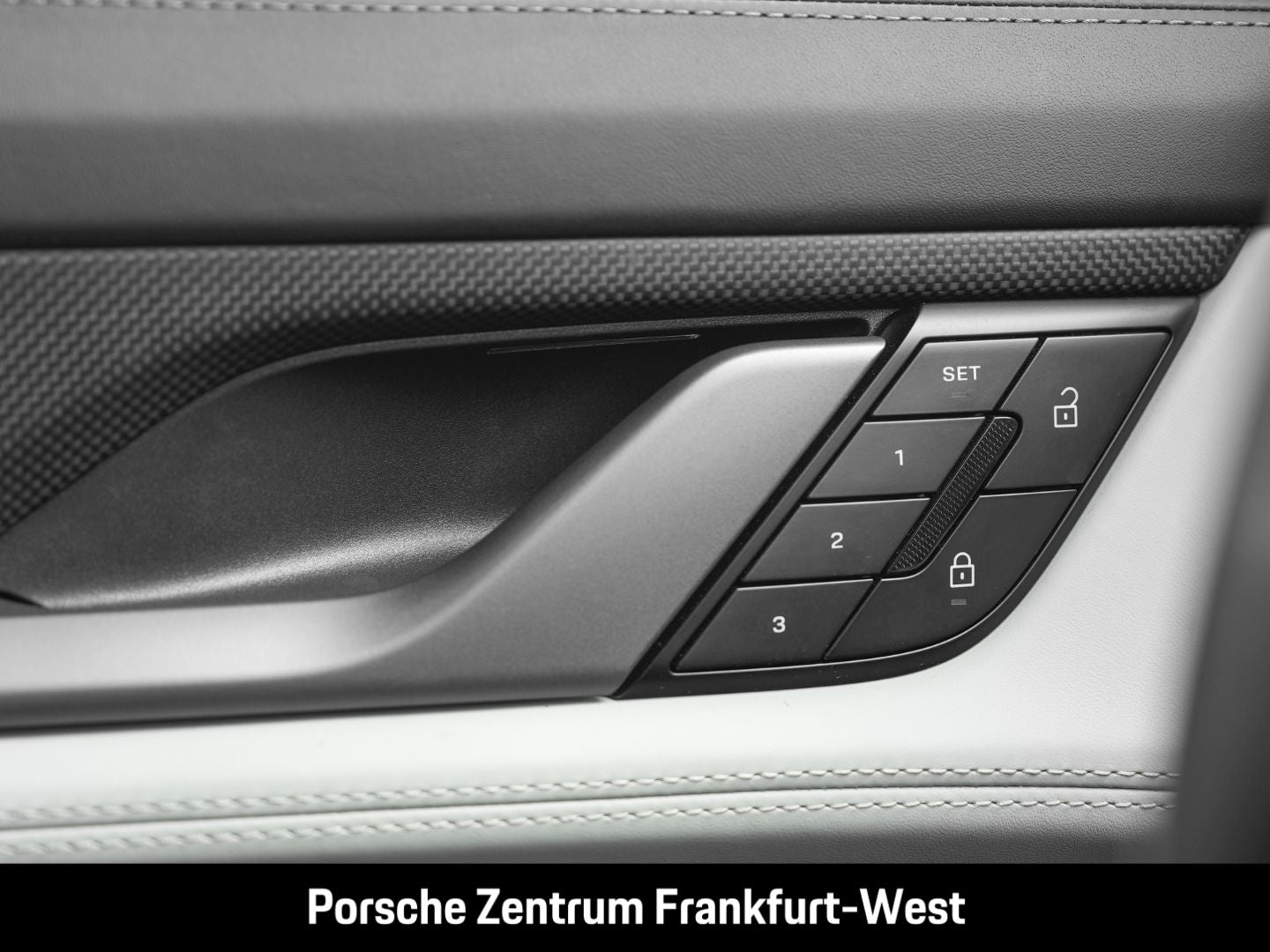 Porsche Taycan Turbo Burmester HA-Lenkung Nachtsicht