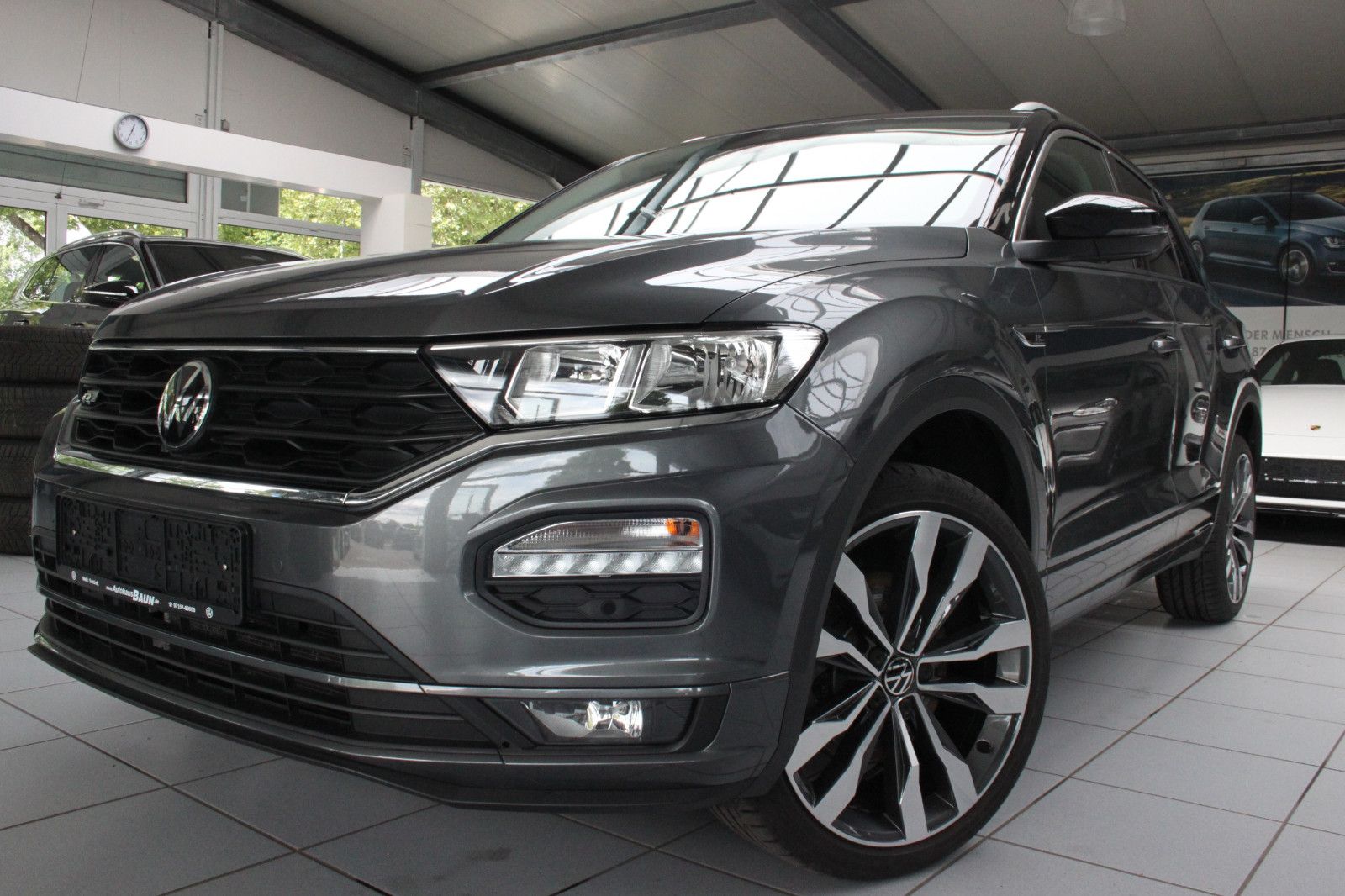 Volkswagen T-Roc R-Line DSG - Samsaru's Car Outlet