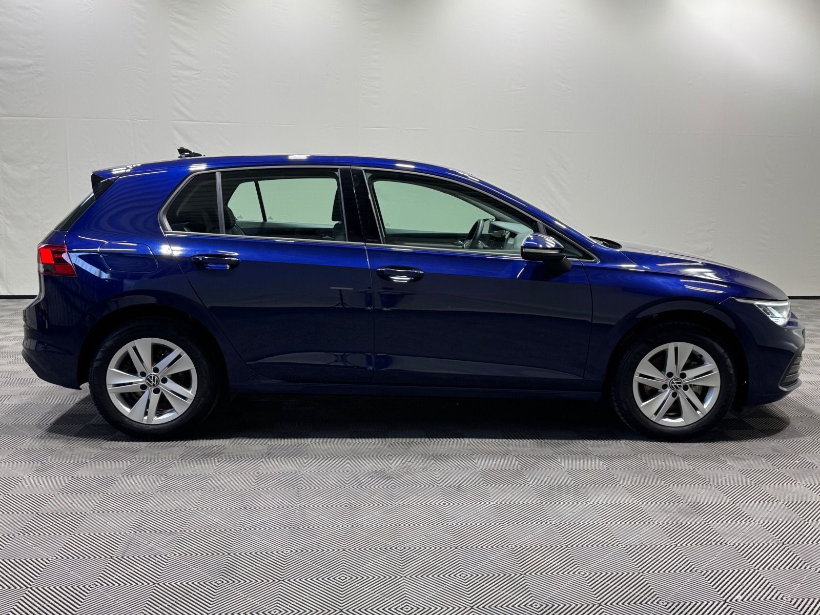Volkswagen Golf Life 1.0 TSI - Samsaru's Car Outlet