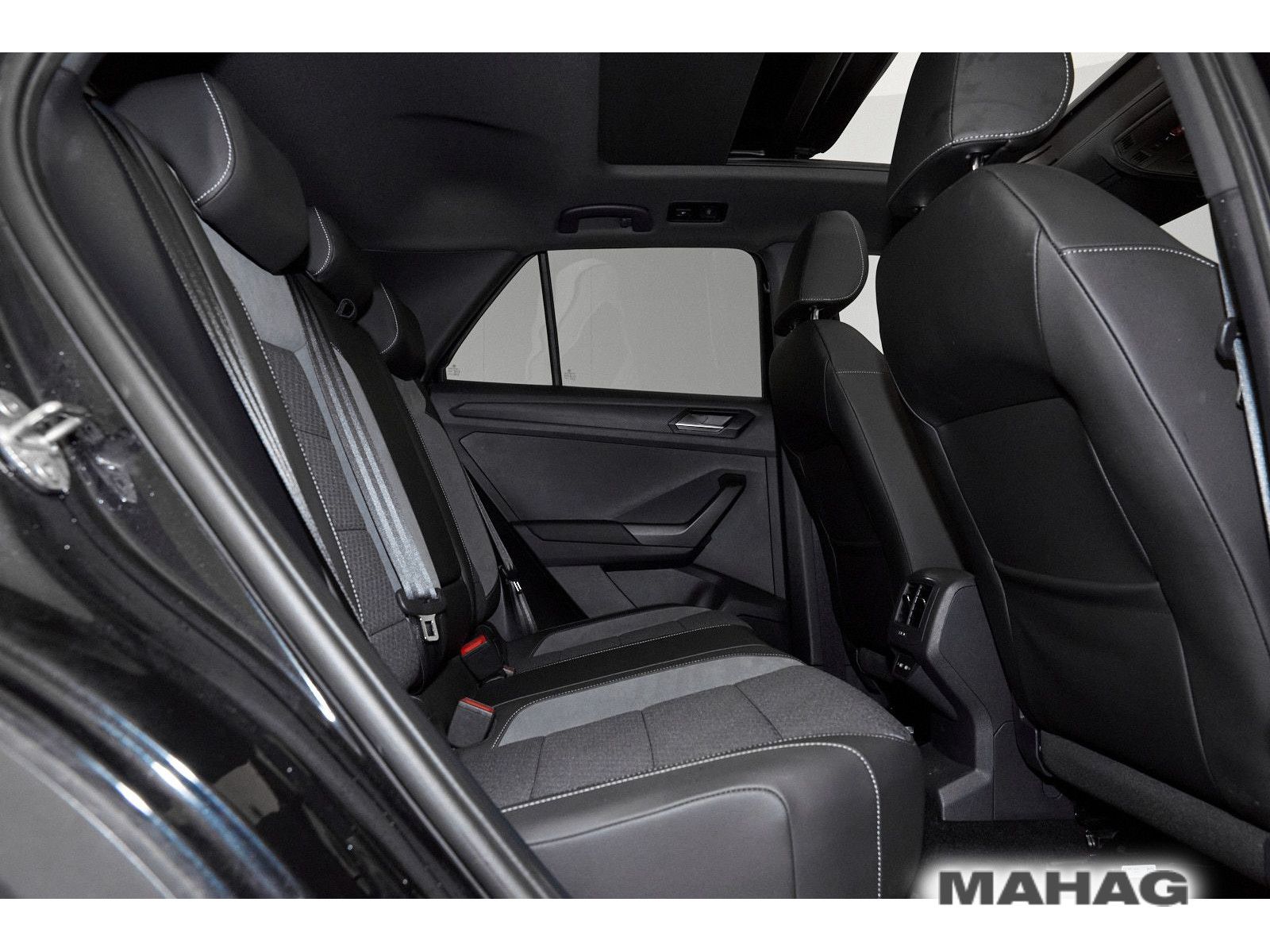 Volkswagen T-ROC 1.5 TSI Sport R-Line - Samsaru's Car Outlet