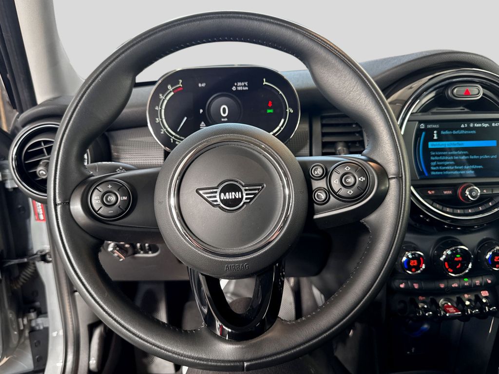 MINI Cooper Aut. - Samsaru's Car Outlet