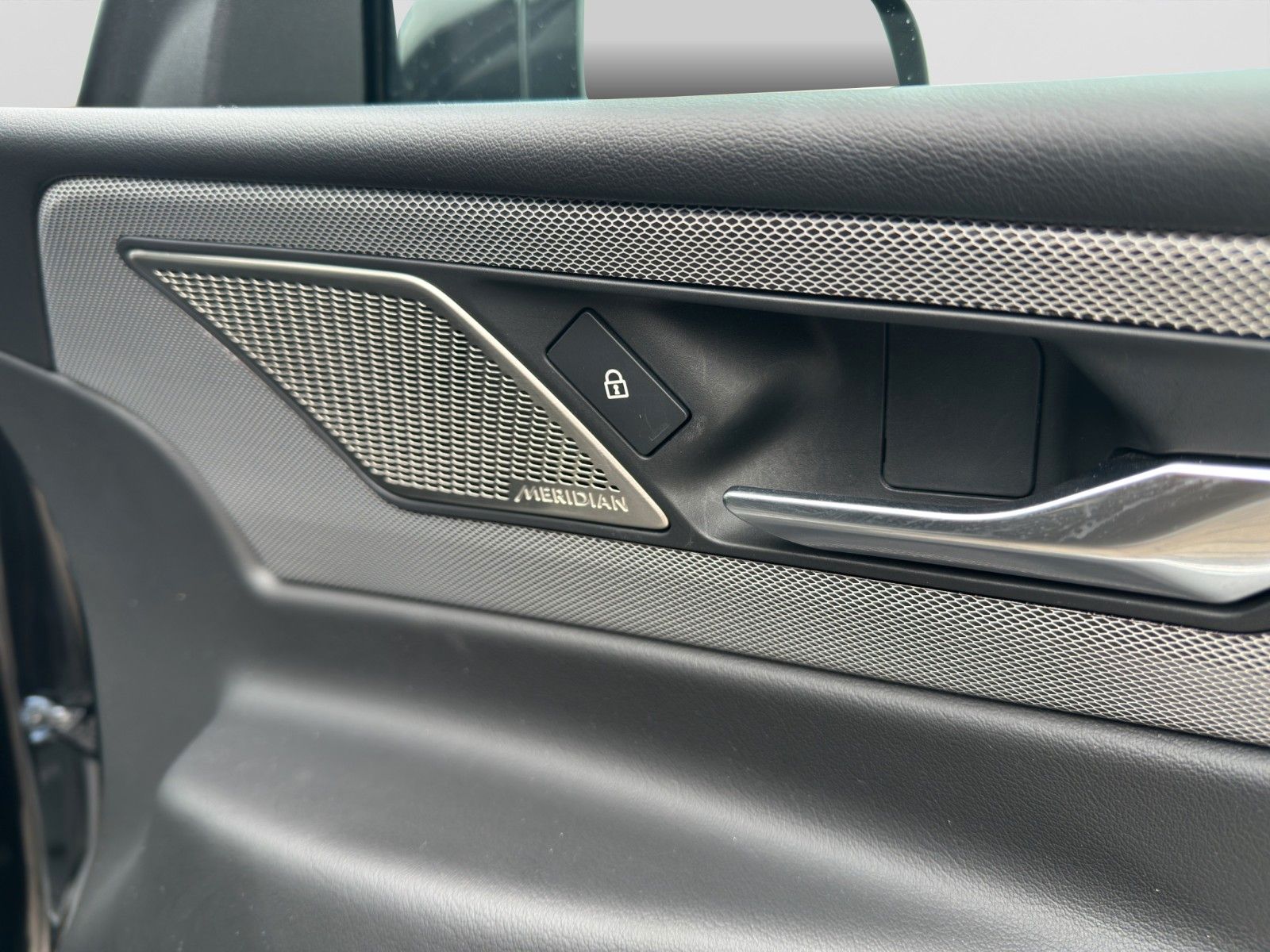Jaguar XE P250 R-Dynamic Black|Head-Up|Meridian|360°