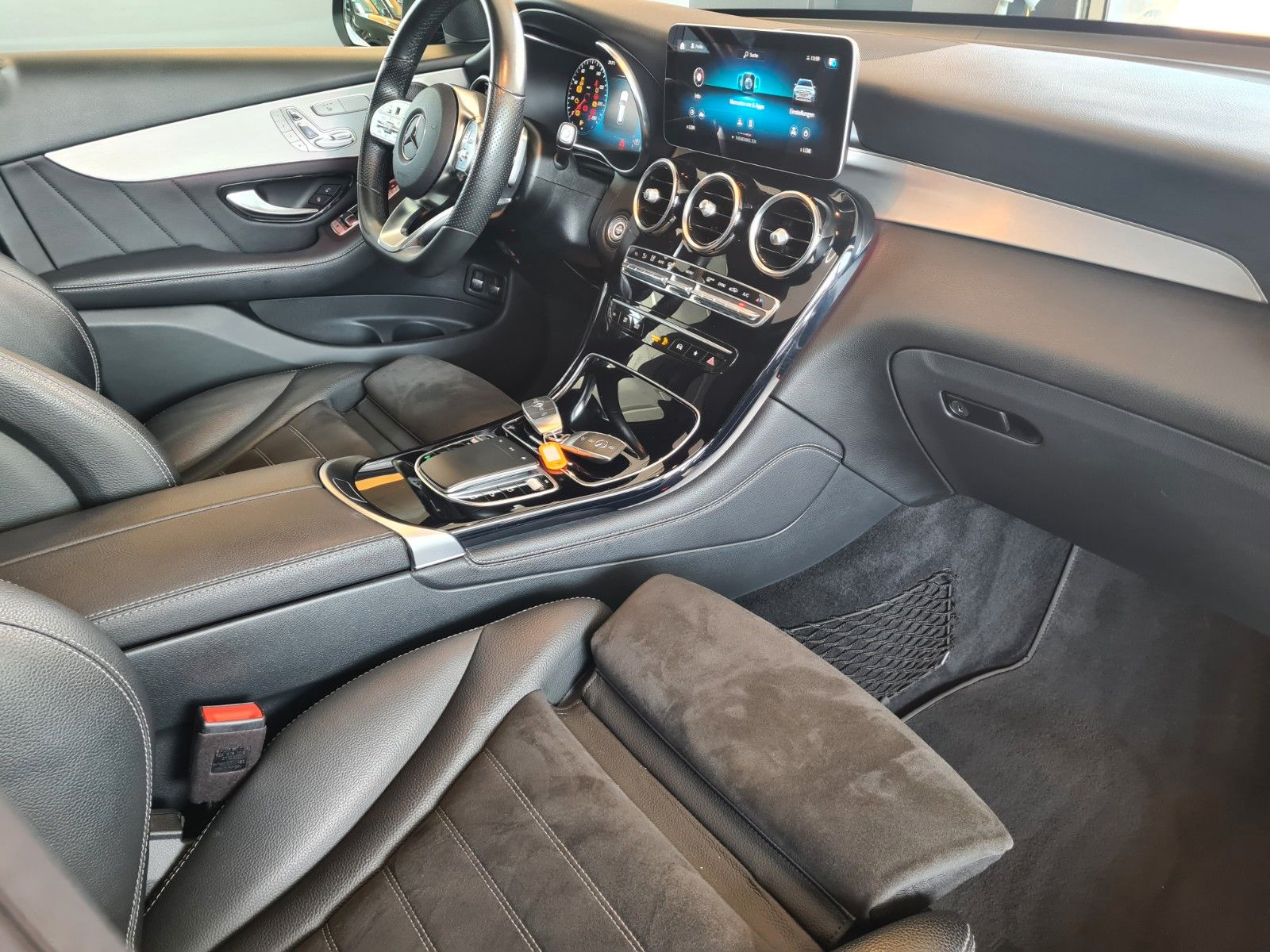 Mercedes-Benz GLC 200 4M AMG Night - Samsaru's Car Outlet