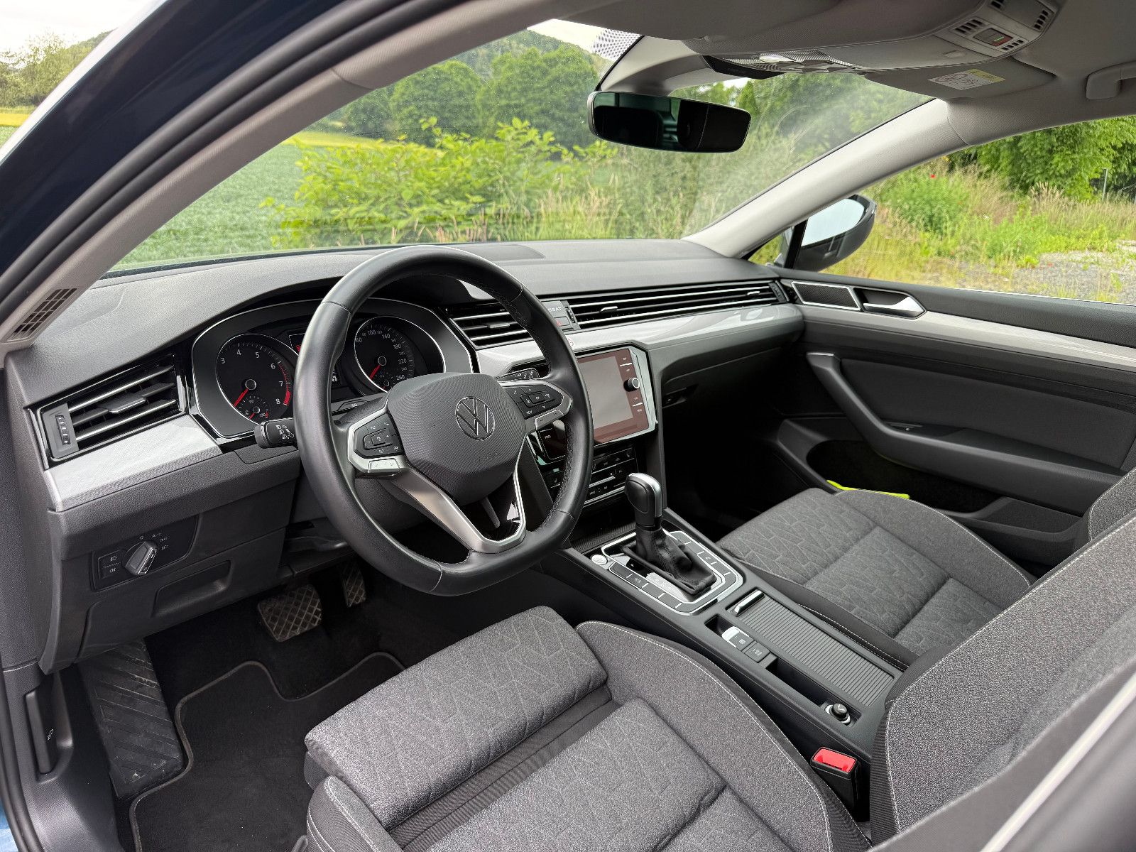Volkswagen Passat Variant Business - Samsaru's Car Outlet