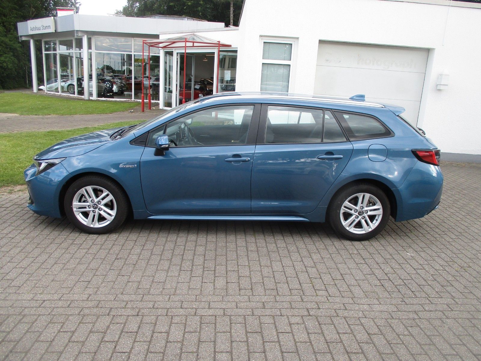 Toyota Corolla 1.8 Hybrid Comfort Touring Sports - Samsaru's Car Outlet