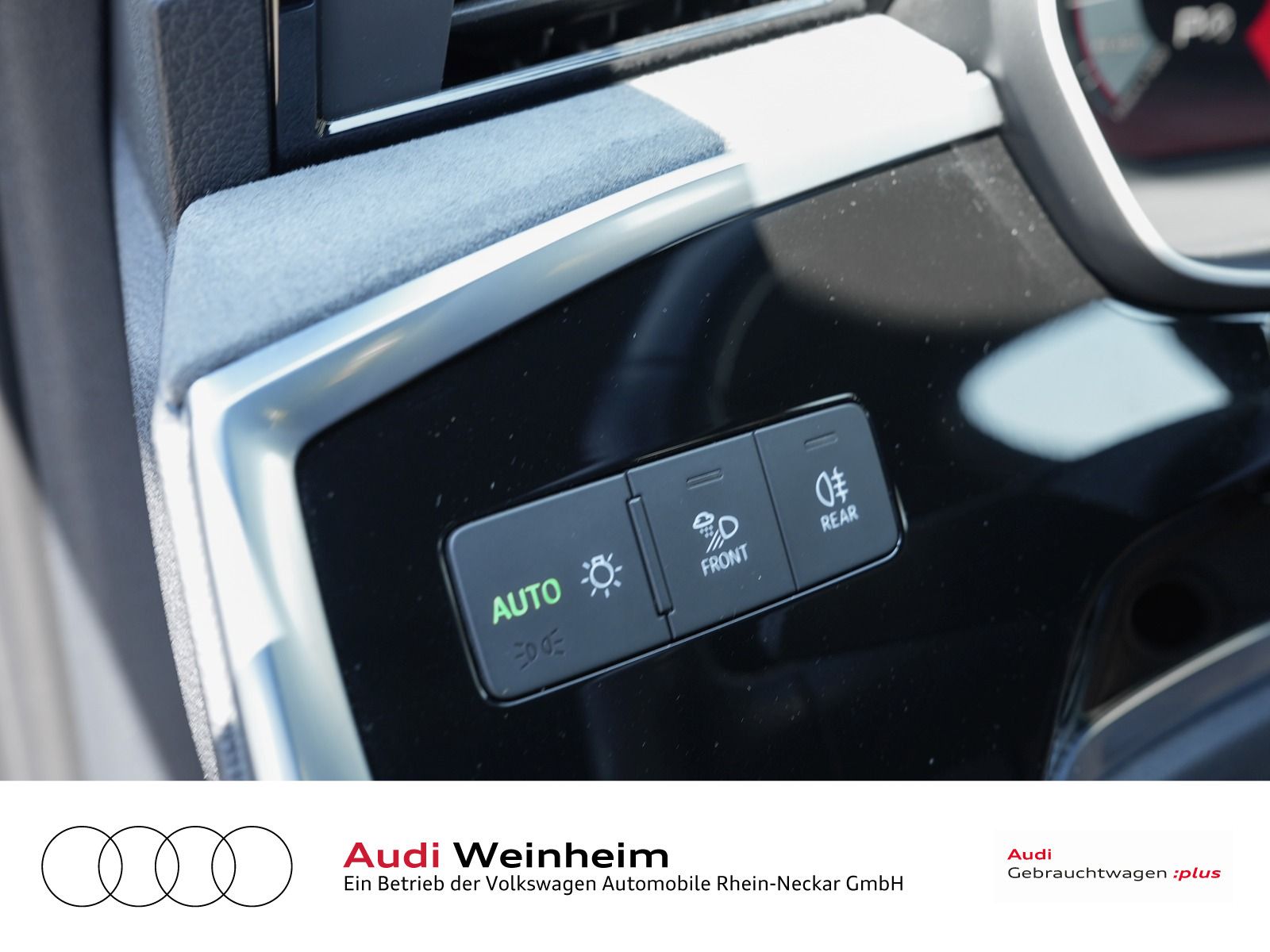 Audi Q3 40 TFSI quattro S line S tronic - Samsaru's Car Outlet