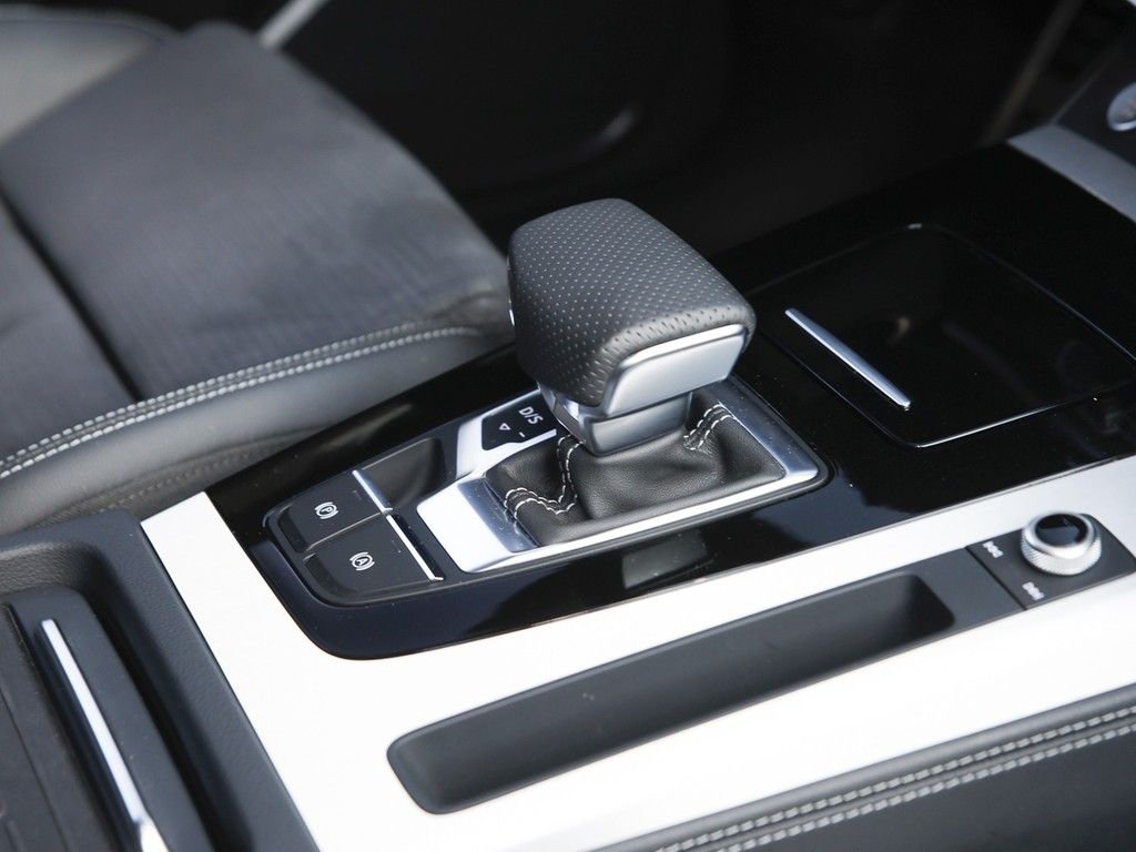 Audi Q5 40 TDI S line Panorama Matrix AHK Kamera ACC