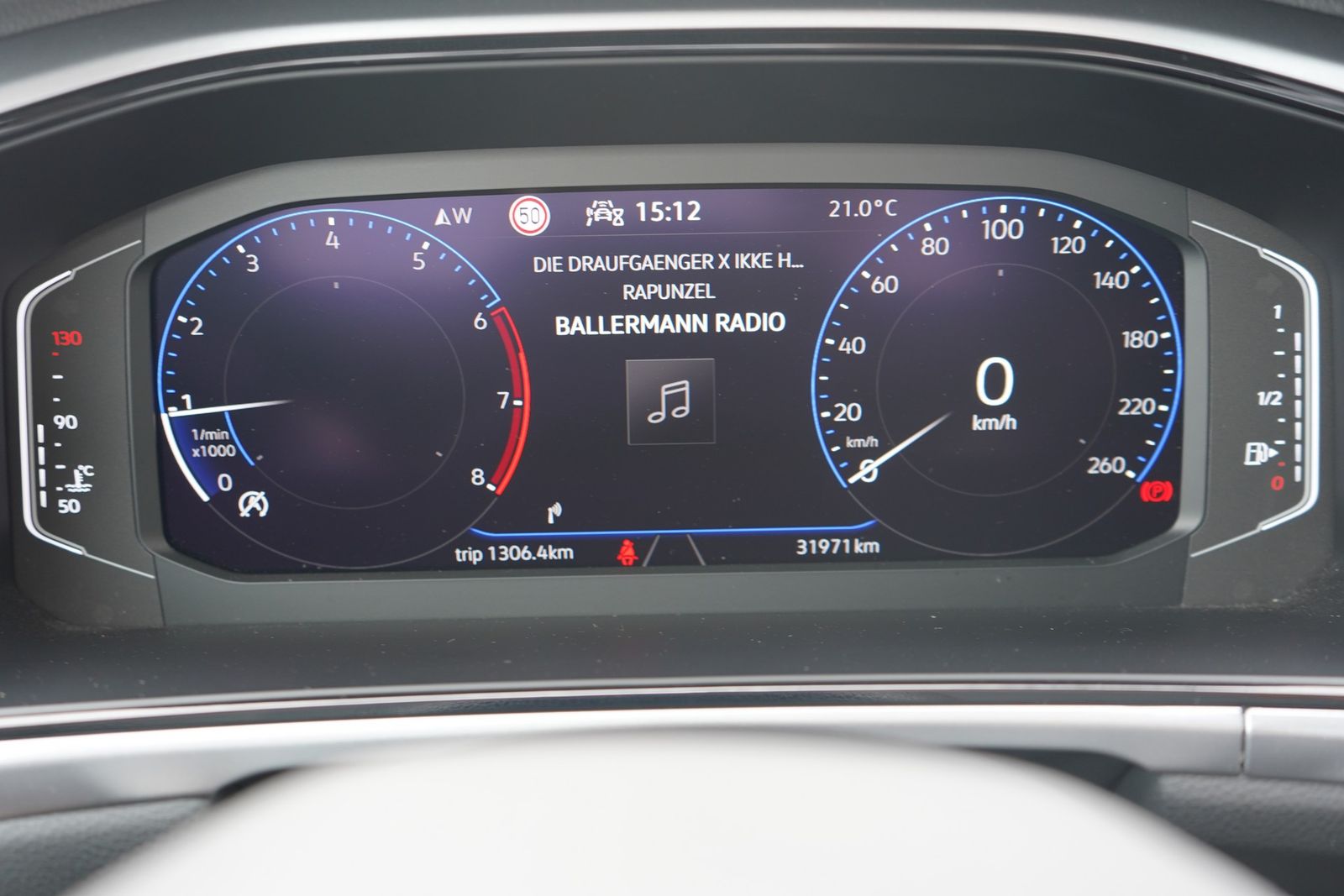 Volkswagen T-Roc 1.0 TSI Life - Samsaru's Car Outlet