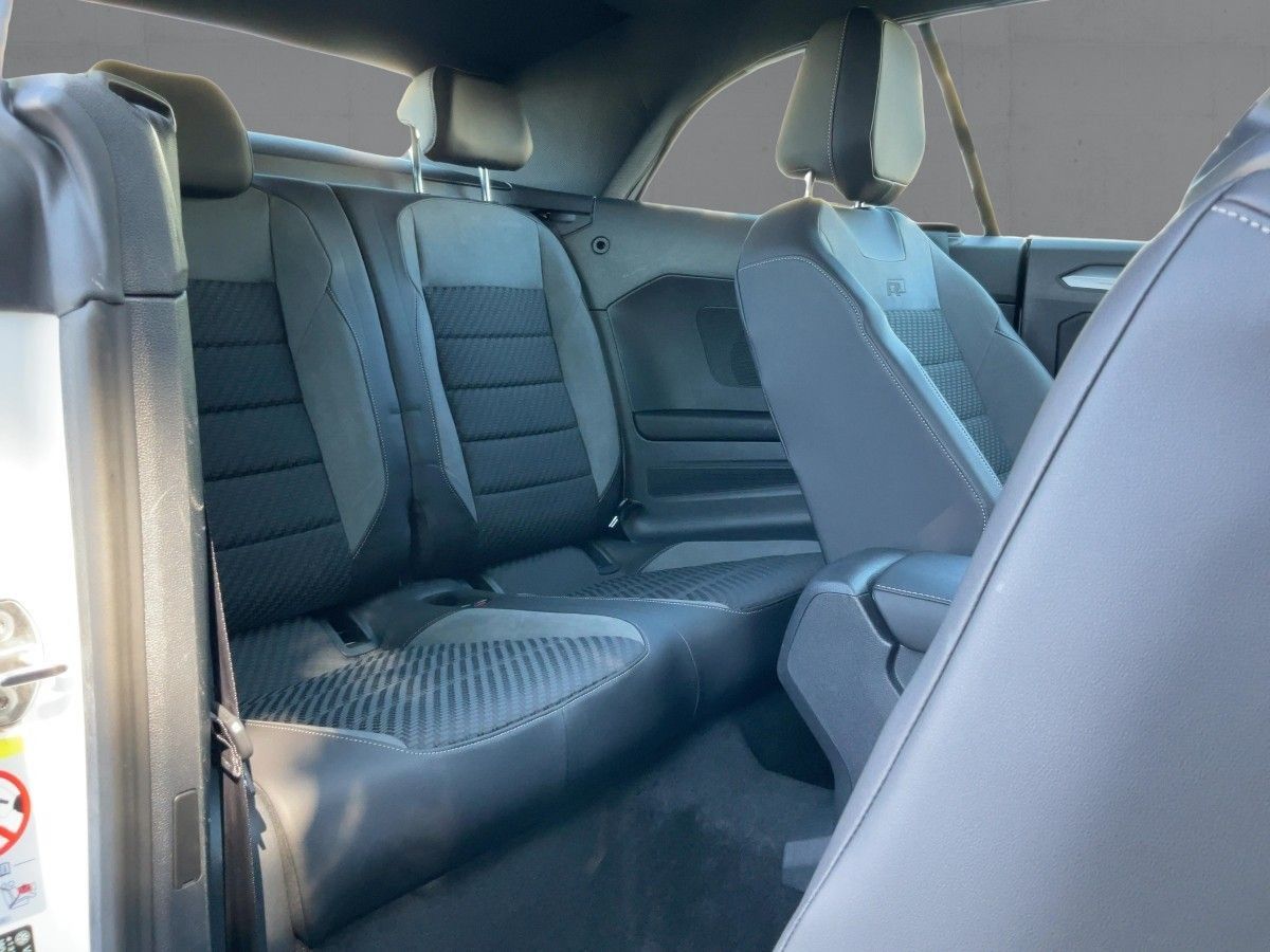Volkswagen T-Roc 1.5 TSI DSG R-LINE - Samsaru's Car Outlet