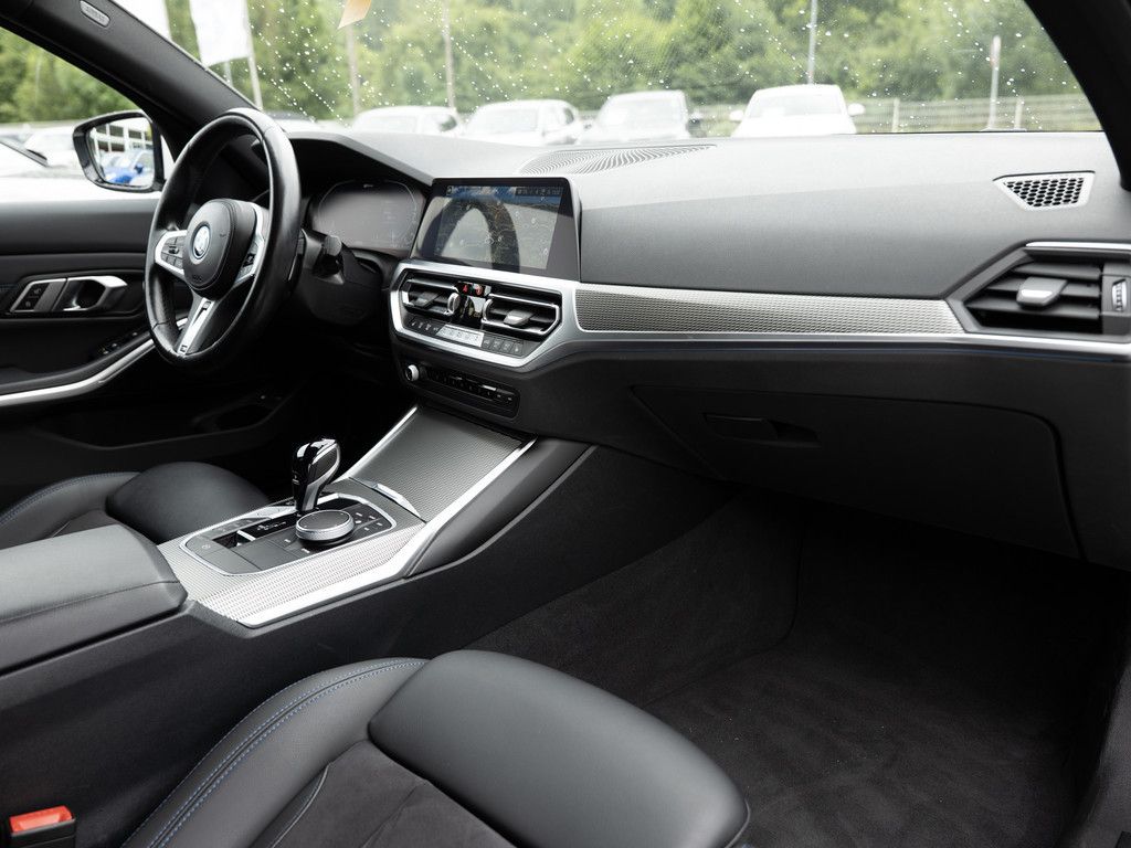 BMW 330e Touring M-Sportpaket - Samsaru's Car Outlet