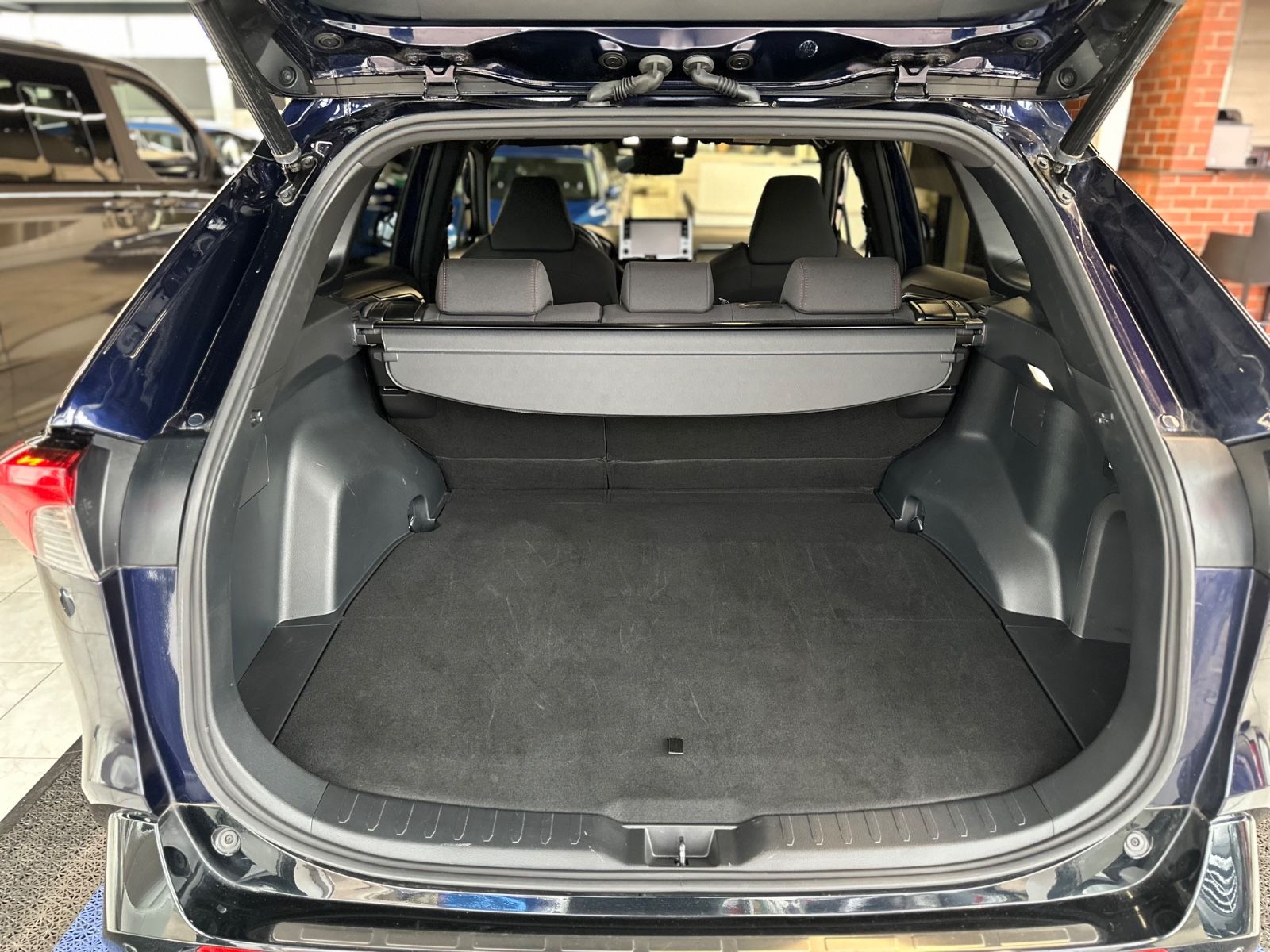 Toyota RAV4 Plug-in Hybrid 4x4 - Samsaru's Car Outlet
