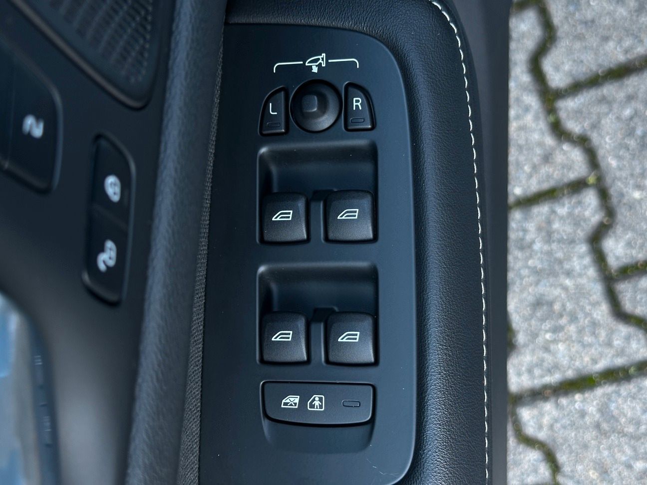 Volvo V60 T8 Recharge AWD Ultimate Dark *Pano*AHK*ACC*