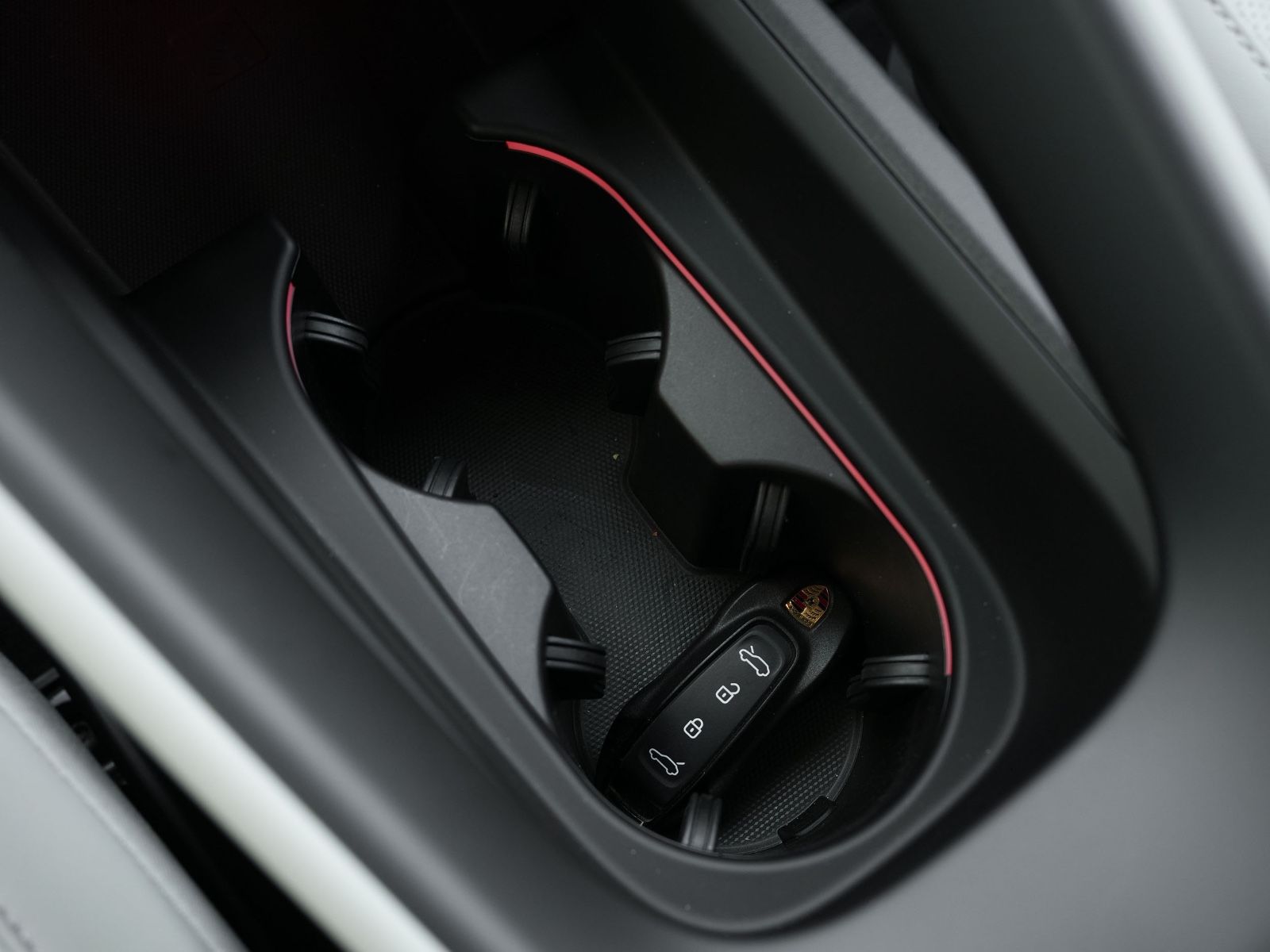 Porsche Macan 4 - Samsaru's Car Outlet
