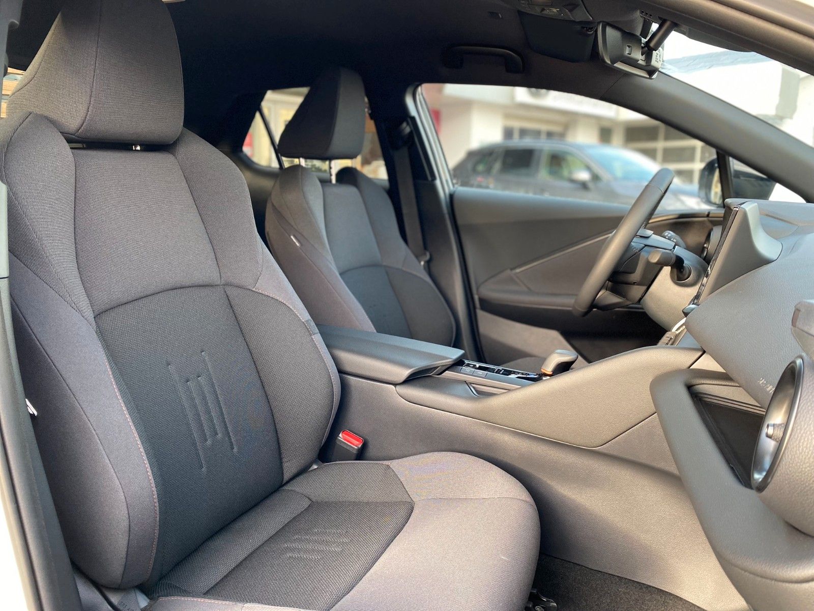 Toyota C-HR 1.8 Hybrid - Samsaru's Car Outlet