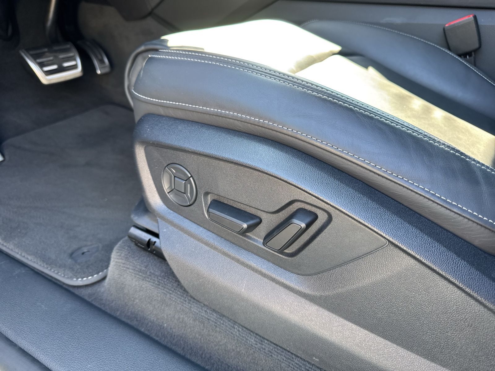 Audi Q8 S line 50 TDI AHK/StHz/HuD/22''/HDMatrix/4Len
