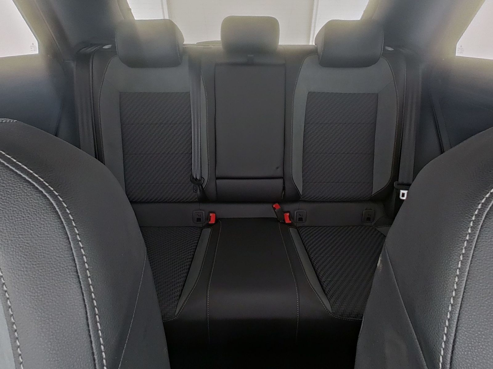 Volkswagen T-Roc R - Samsaru's Car Outlet