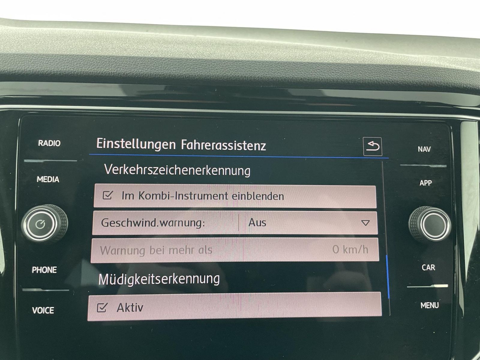 Volkswagen T-Roc 2.0 TSI 4-Motion R - Samsaru's Car Outlet