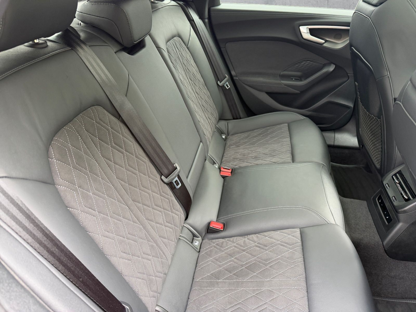 Audi A5 Lim e-hybrid 270kW S-LINE MATRIX+B&O+HuD+PANO