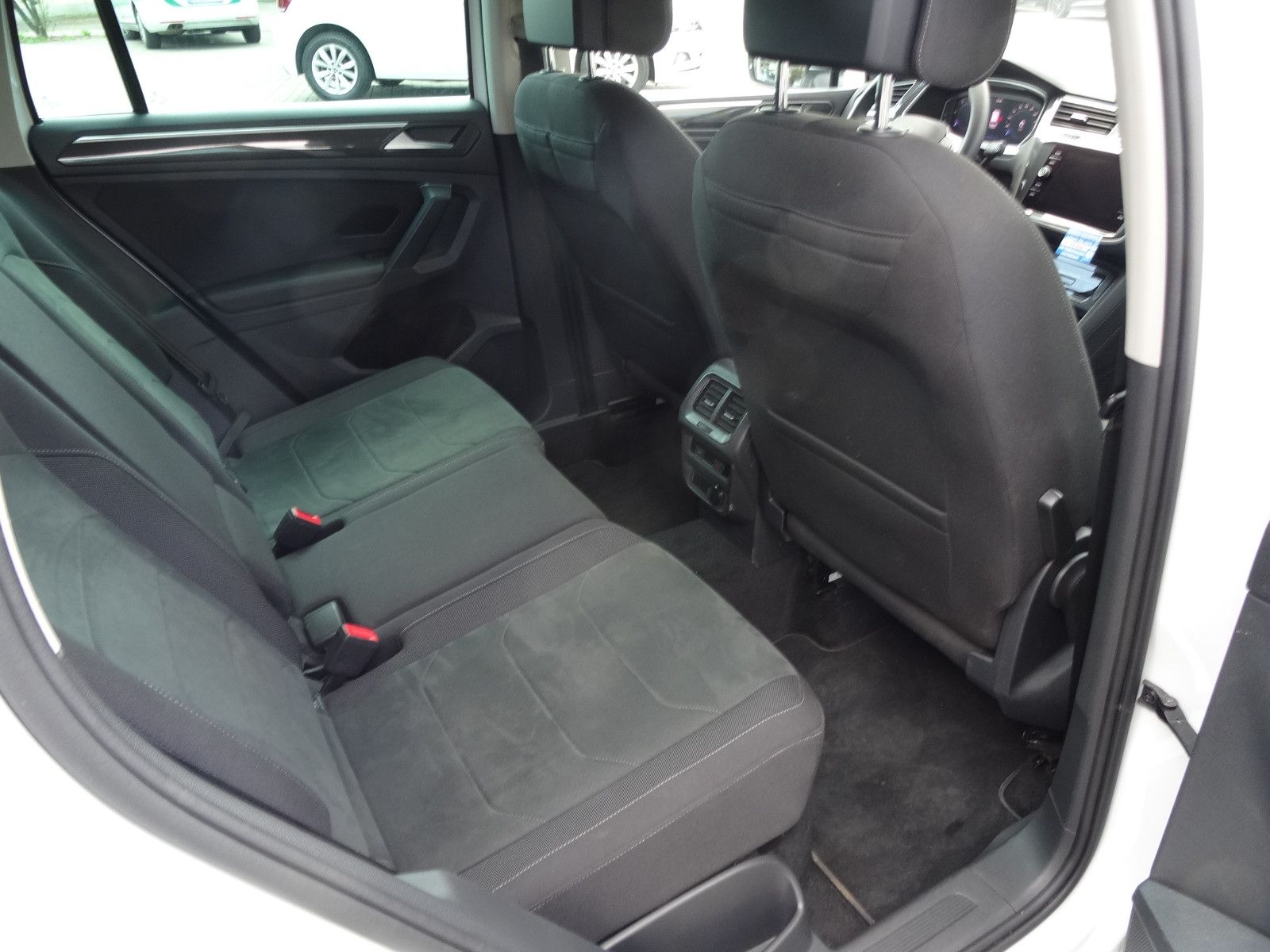 Volkswagen Tiguan 2.0 TDI SCR DSG 4MOTION Elegance - Samsaru's Car Outlet