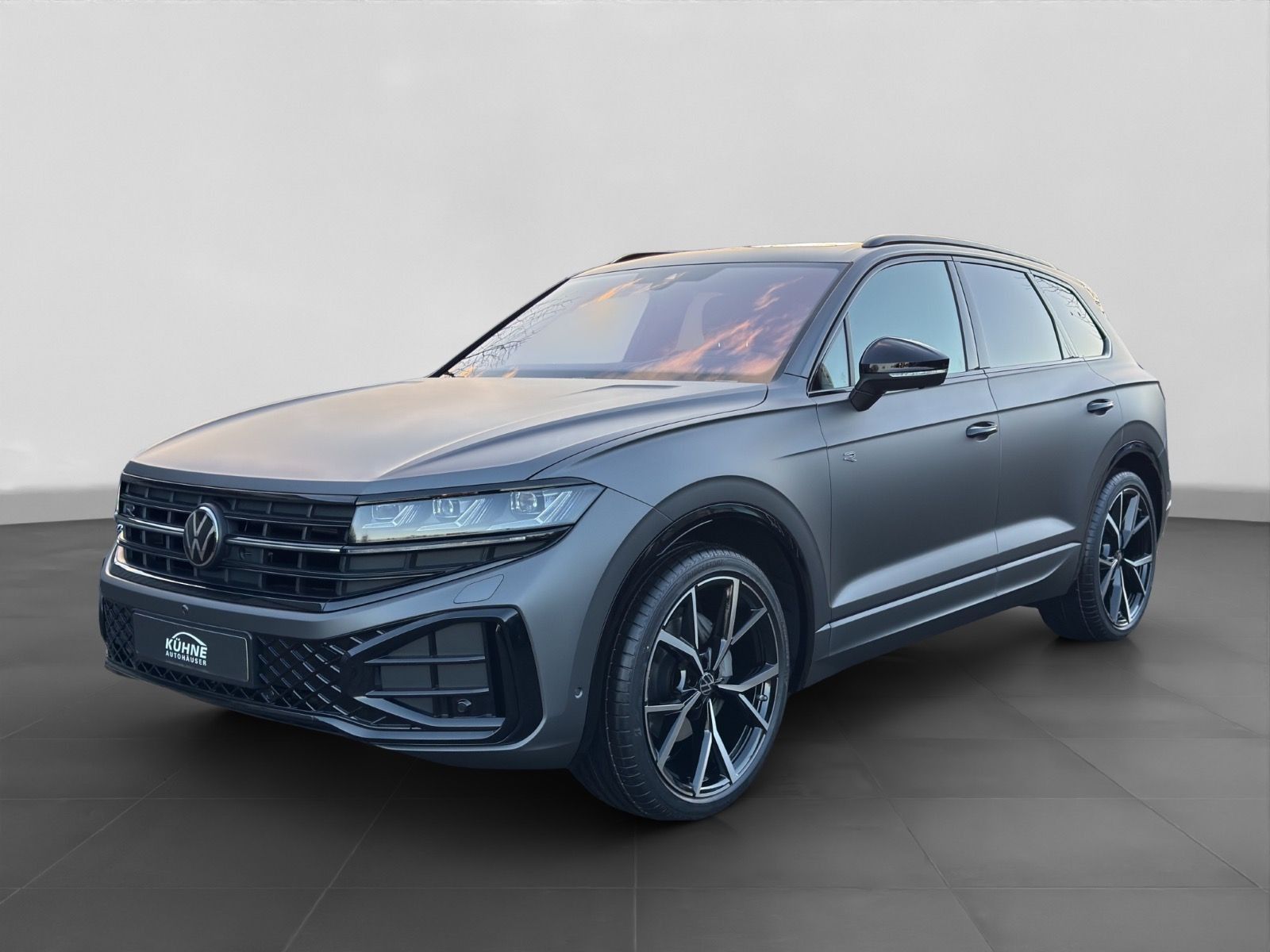 Volkswagen Touareg R-Line V6 TDI 4M Black Style | AHK PANO