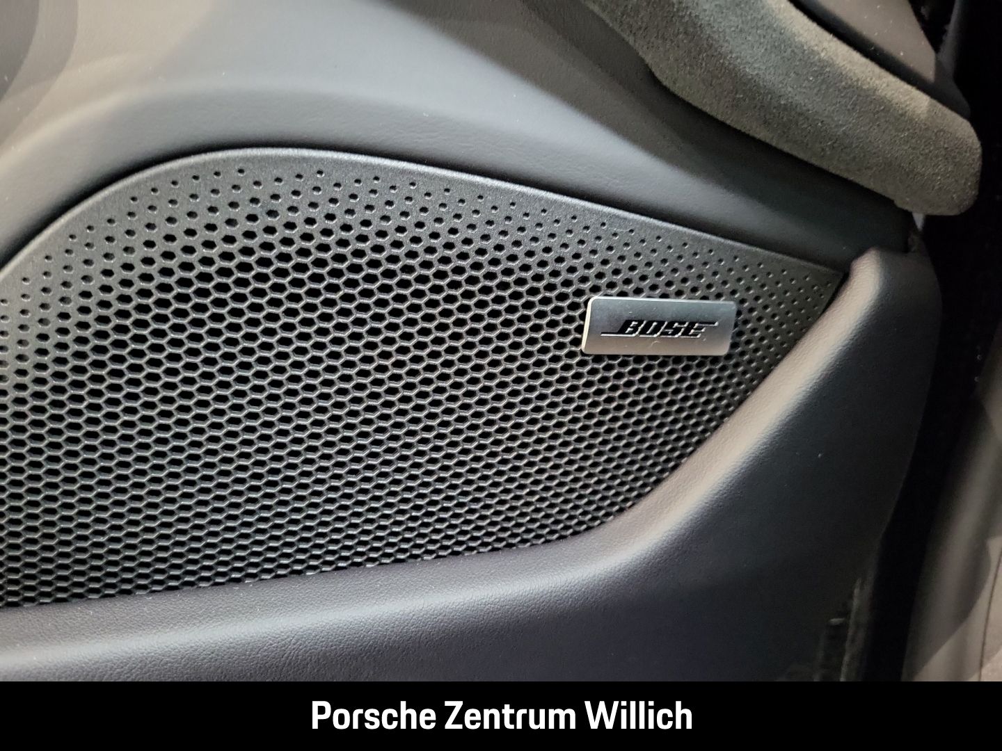 Porsche Taycan GTS HA-Lenkung Active-Ride Head-Up