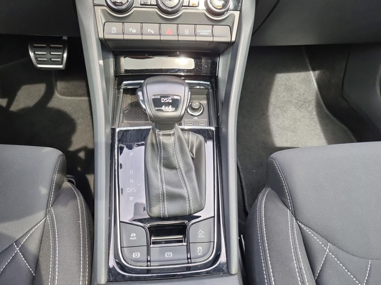 Skoda Karoq Sportline 2.0TSI 4x4 DSG Navi LED Panorama
