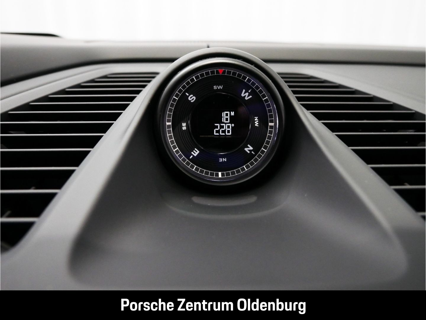 Porsche Macan Electric 4 Luftfed AHK BOSE Pano Matrix LE