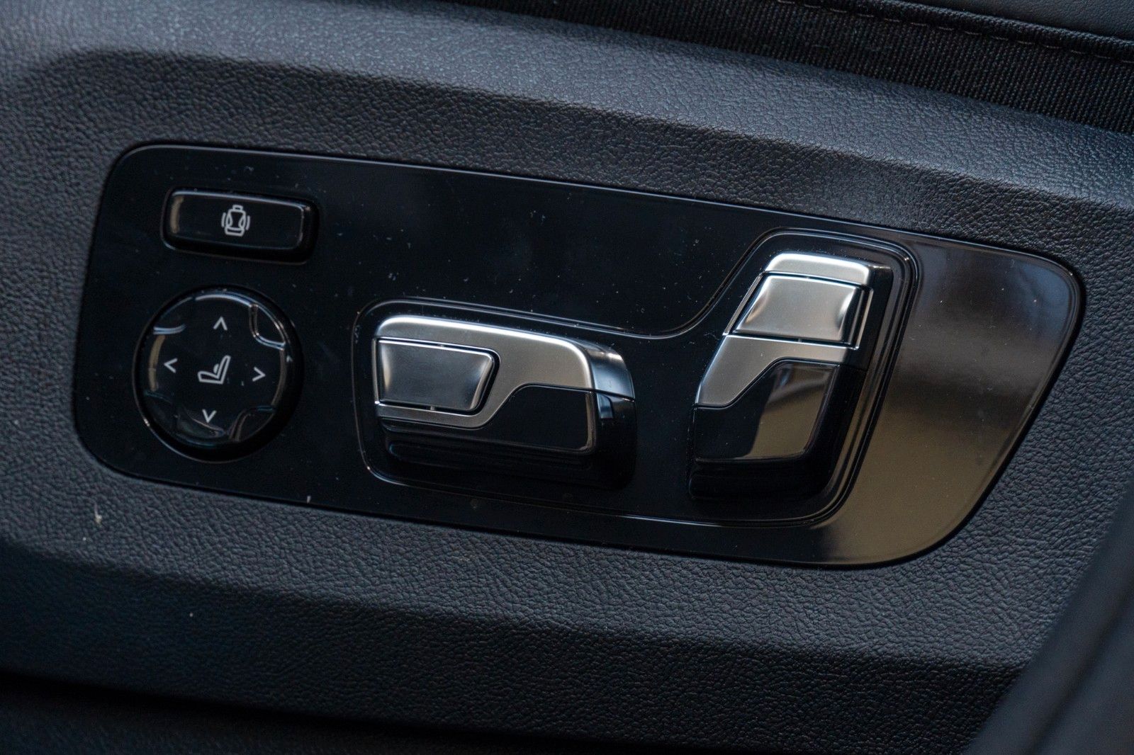 BMW X6 40d M SPORT.SOFTCLOSE.SKY.DR.ASS.H/K.360°.AHK