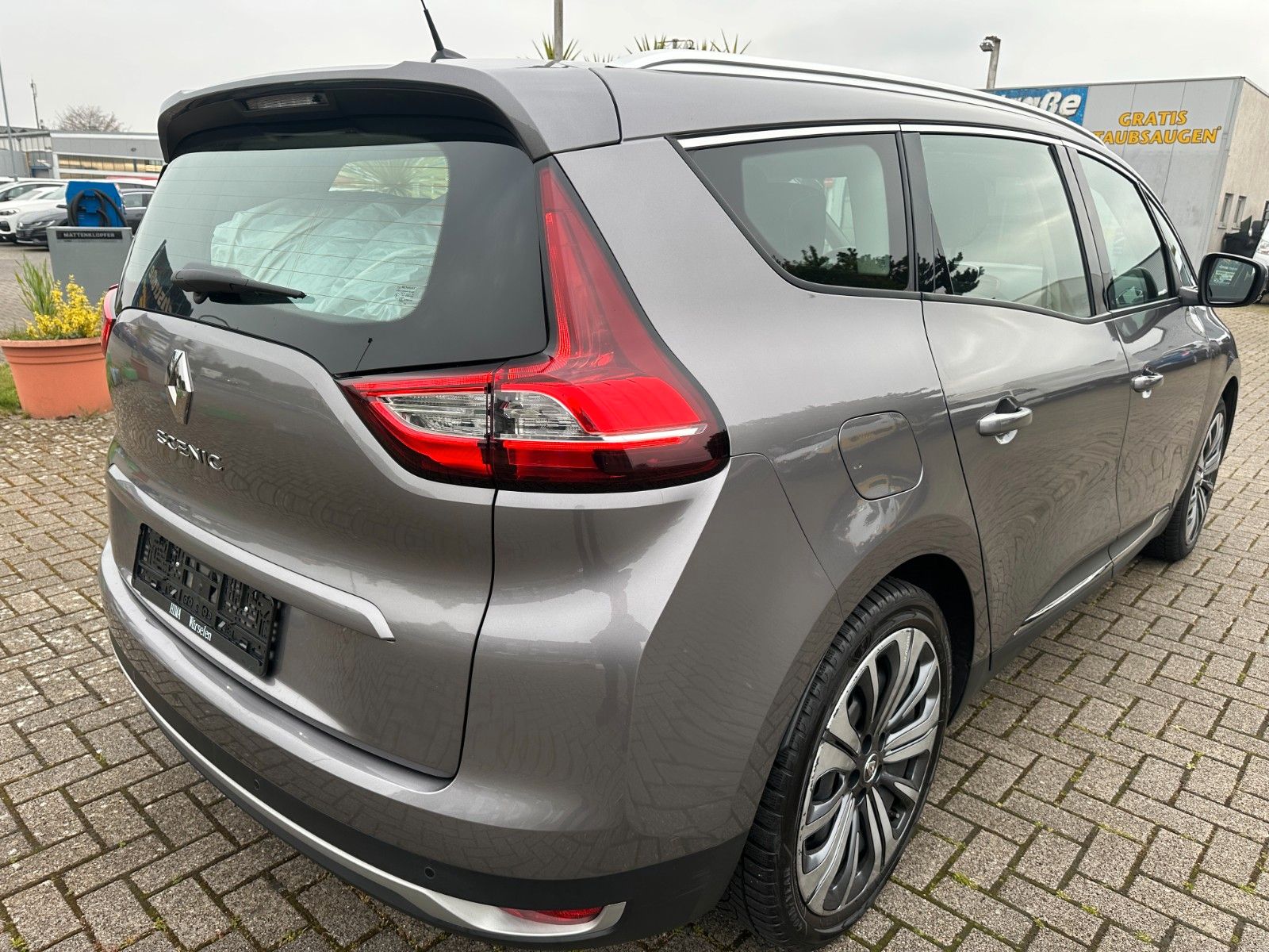 Renault Scenic IV Grand Business Edition - Samsaru's Car Outlet