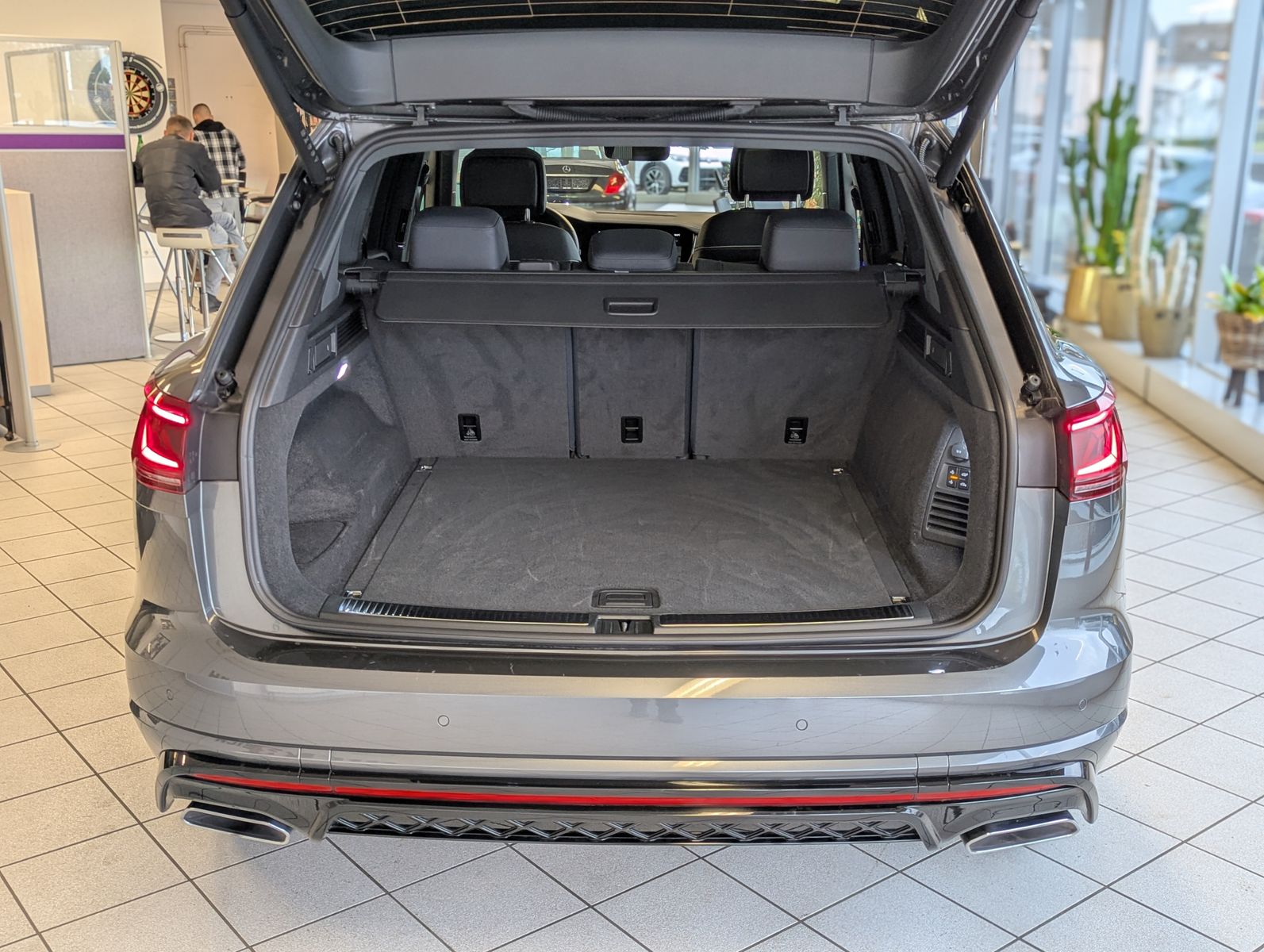 Volkswagen Touareg 3.0TDI 4M R-Line VOLL Black 22" UPE 114T