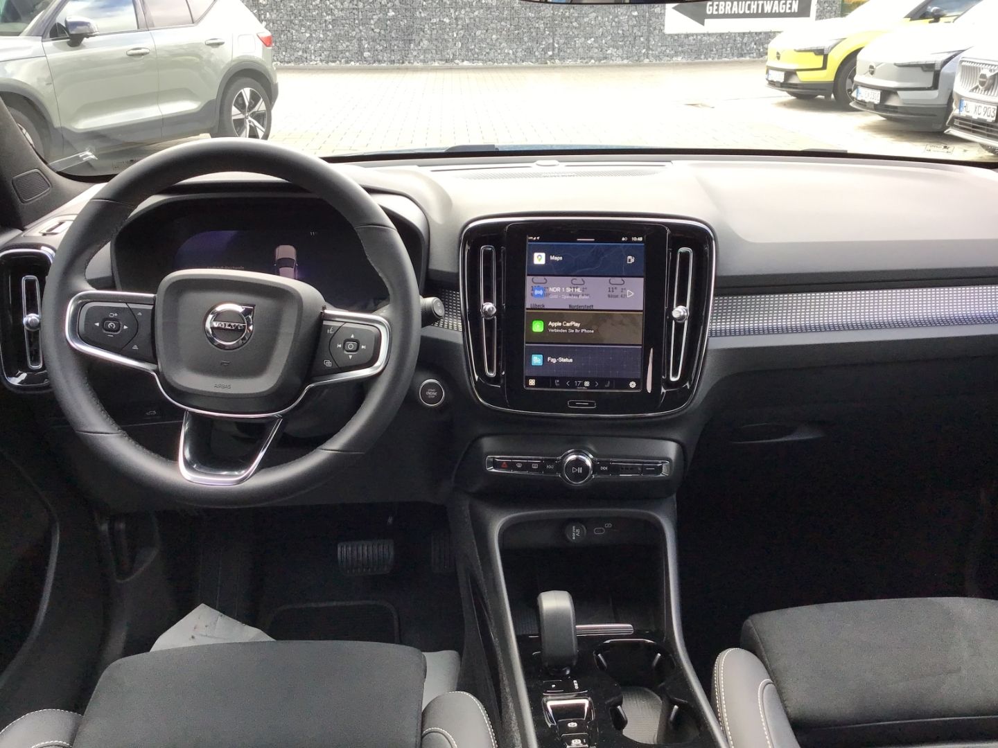 Volvo XC40 B3 Plus Dark - Samsaru's Car Outlet
