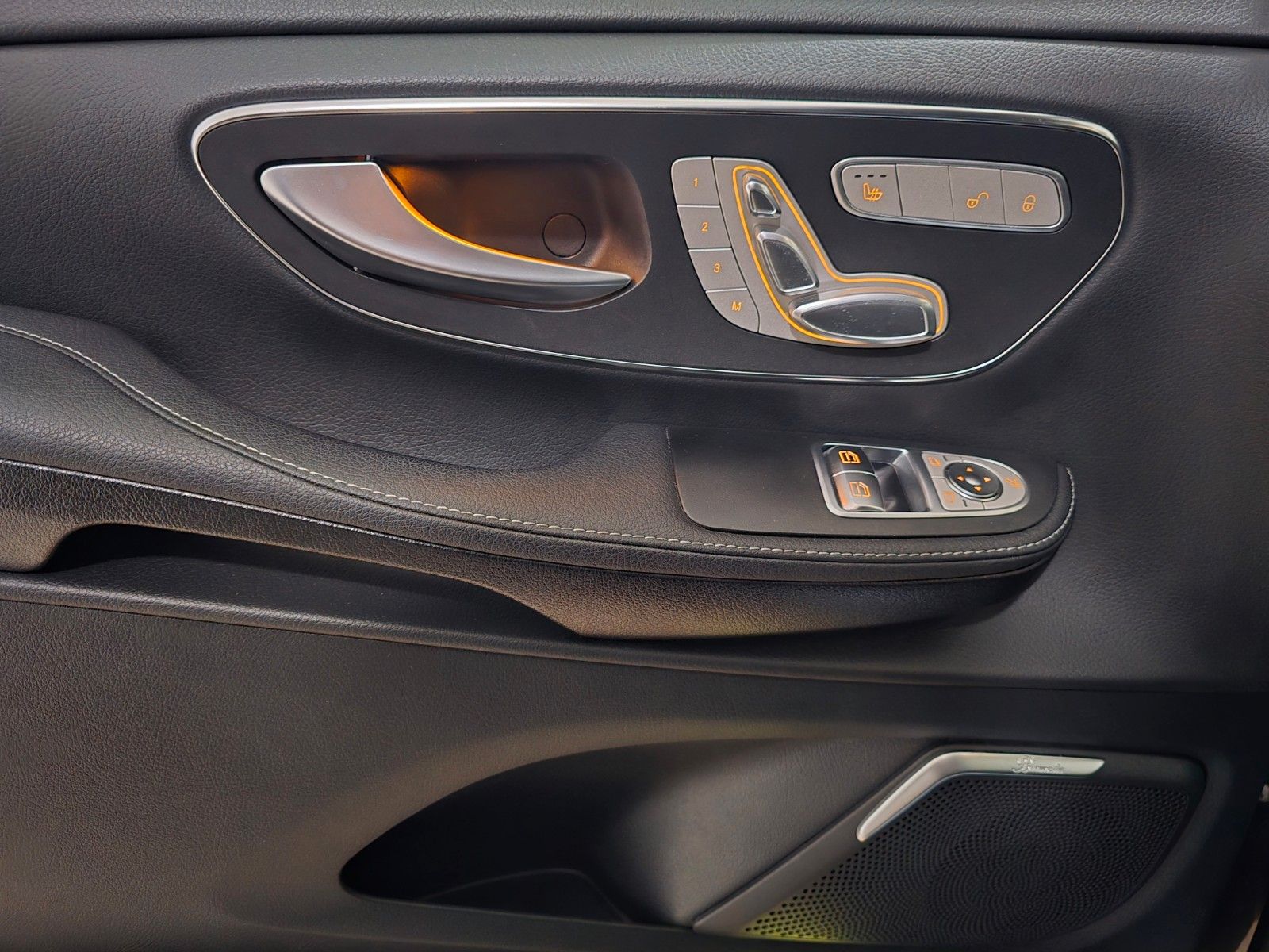 Mercedes-Benz V250d AMG Lang - Samsaru's Car Outlet