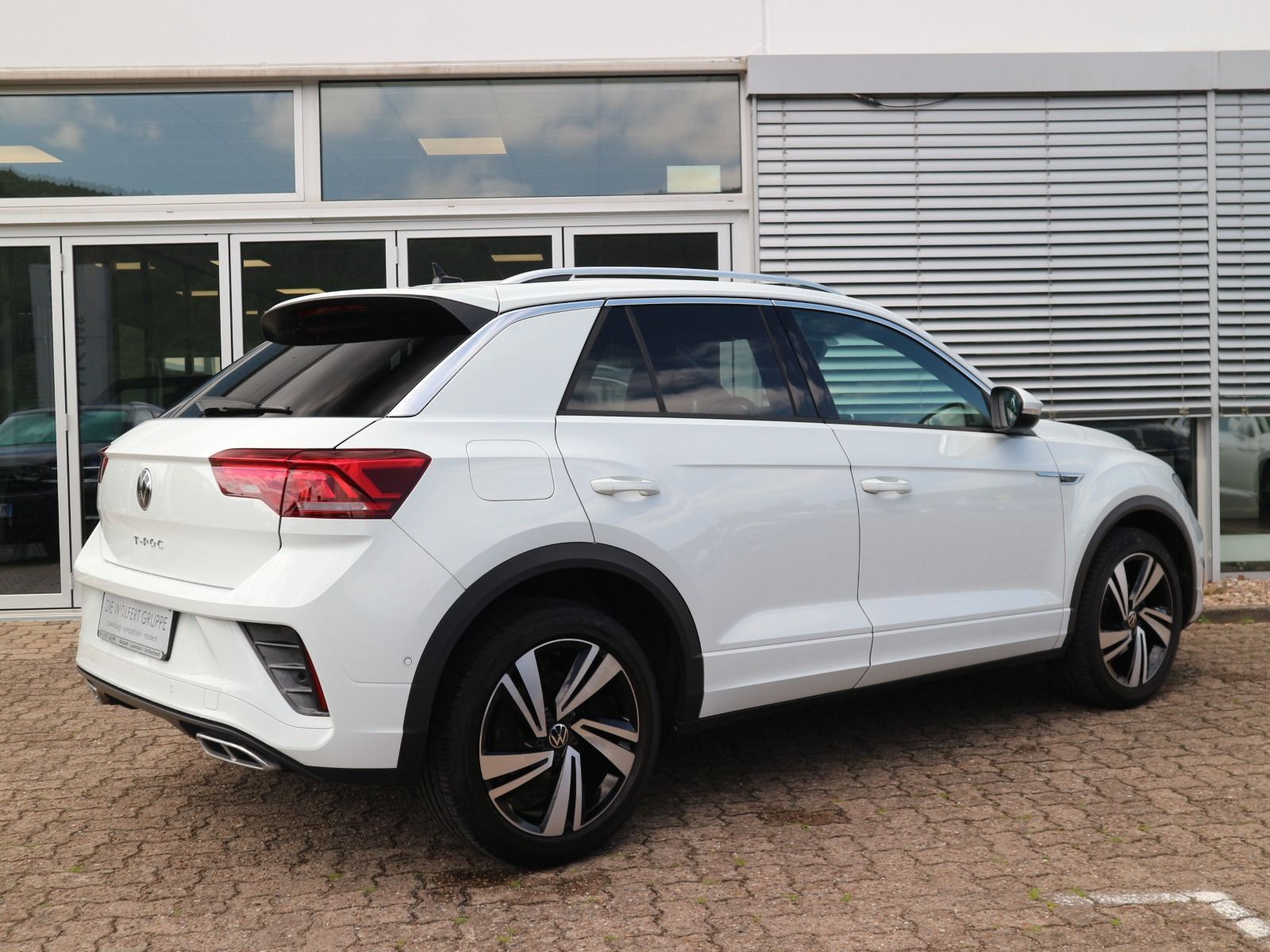 Volkswagen T-Roc R-Line 1.5 TSI DSG - Samsaru's Car Outlet