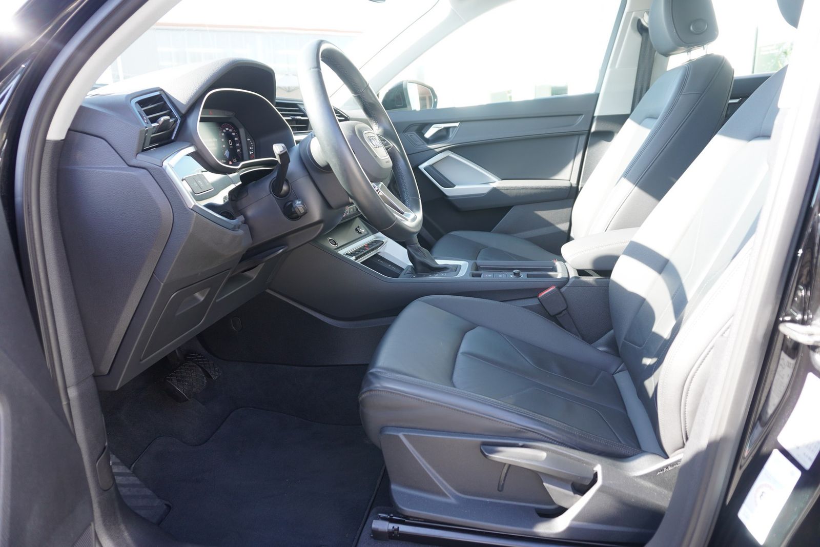Audi Q3 40 2.0TDI quattro advanced - Samsaru's Car Outlet