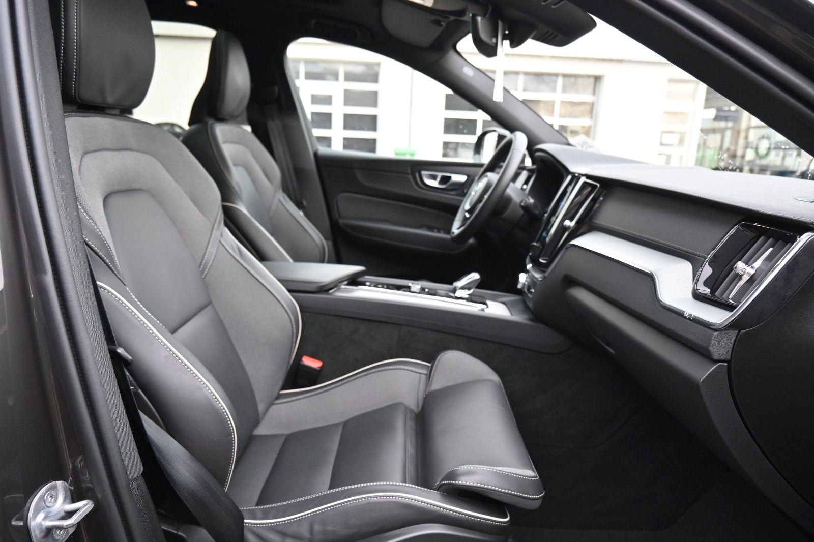 Volvo XC60 B4 AWD Ultimate Dark*LED*PANO*STHZ*