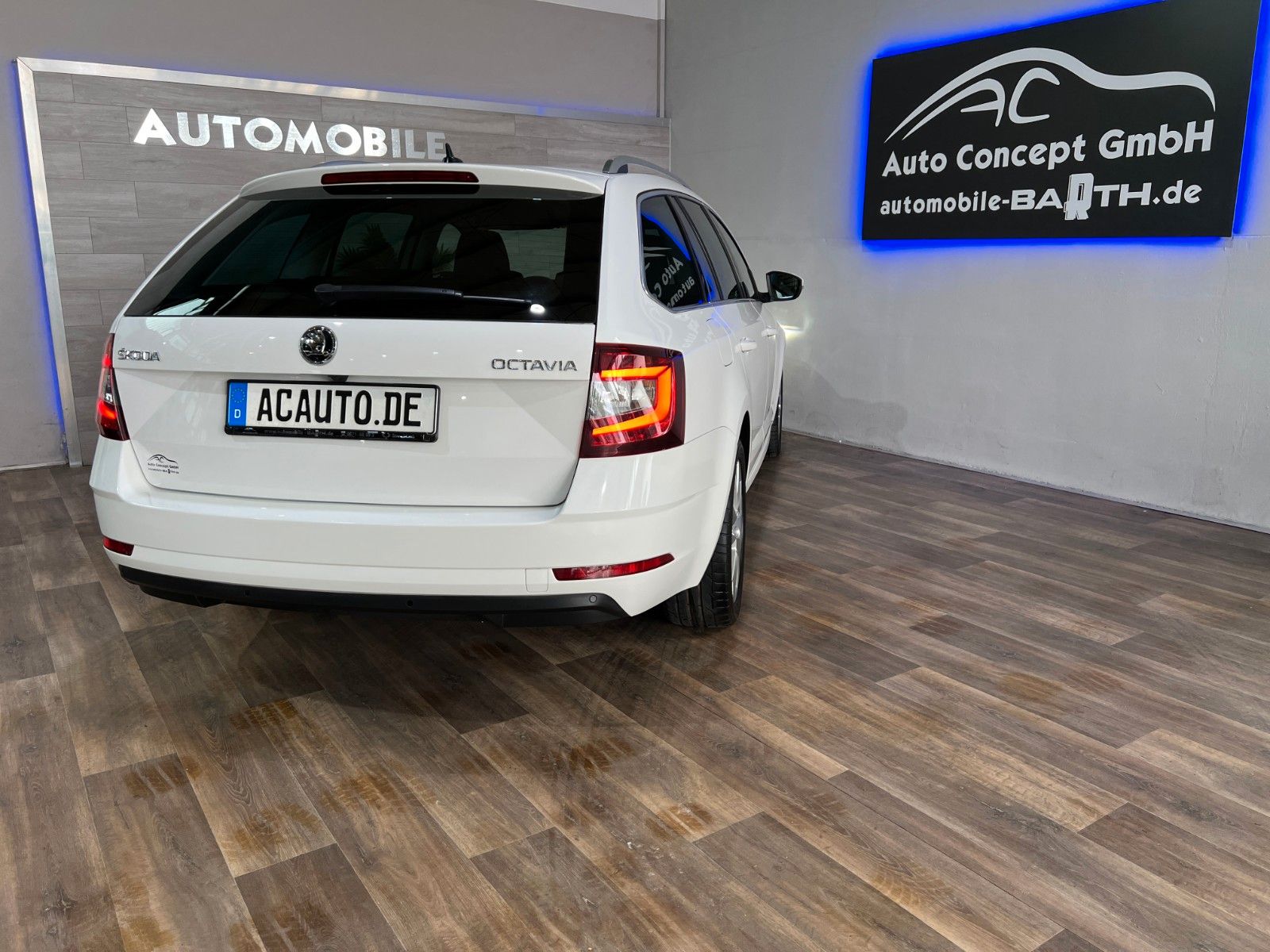 Skoda Octavia Combi Premium Edition - Samsaru's Car Outlet