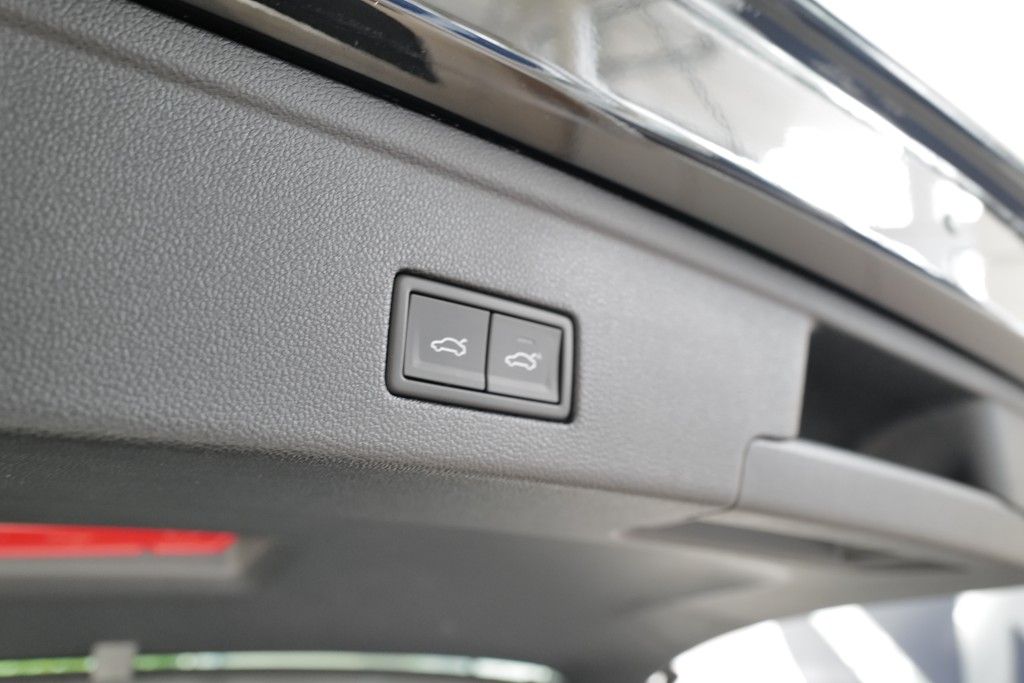 Volkswagen Touareg 3.0TDI R-Line BlackStyle Pano 360° Dynau