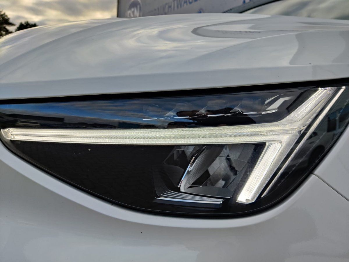 Volvo XC40 B3 Core, 360°-Kamera, Winterräder, LED
