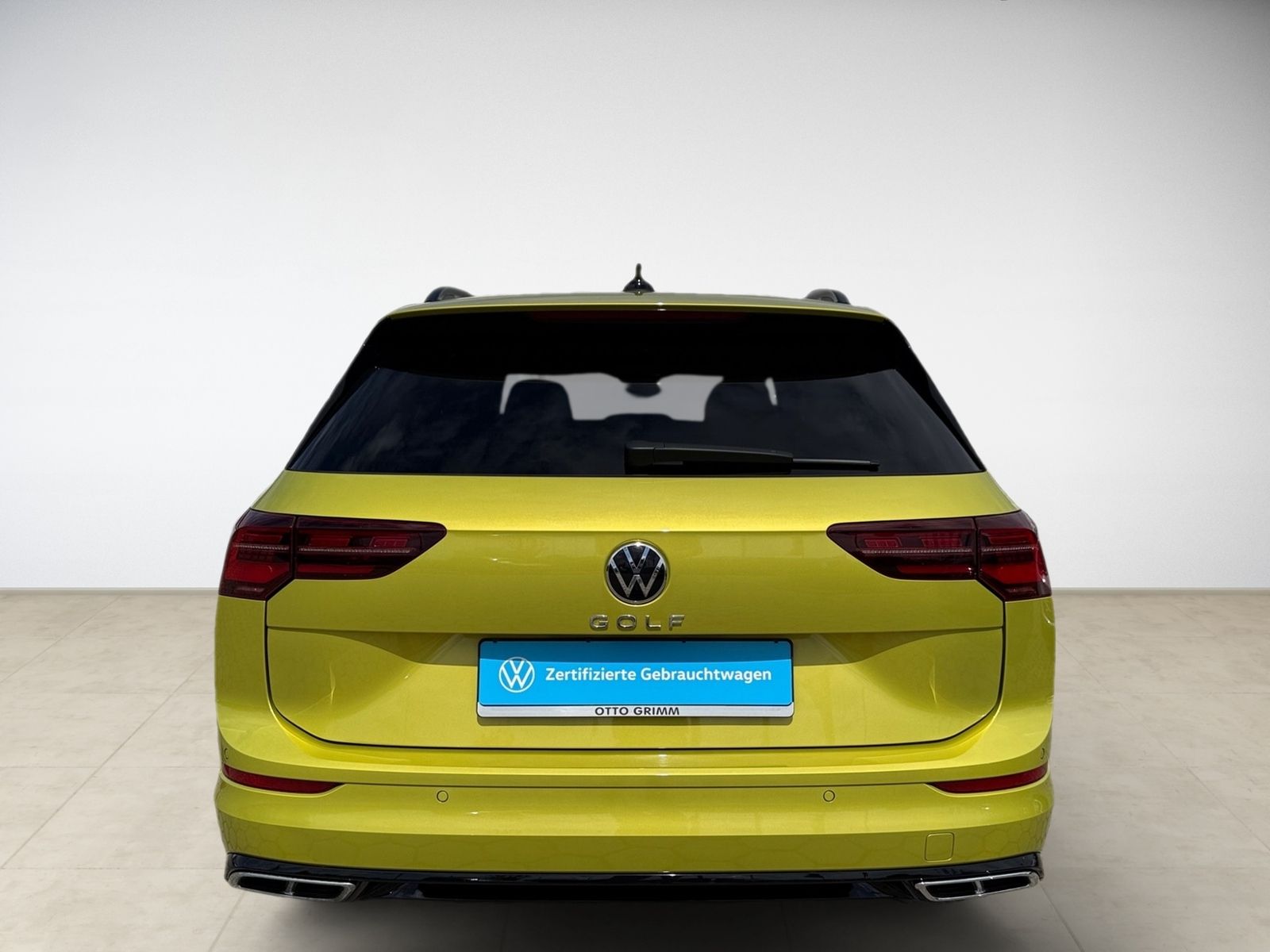 Volkswagen Golf VIII Variant 1.5 TSI R-Line - Samsaru's Car Outlet