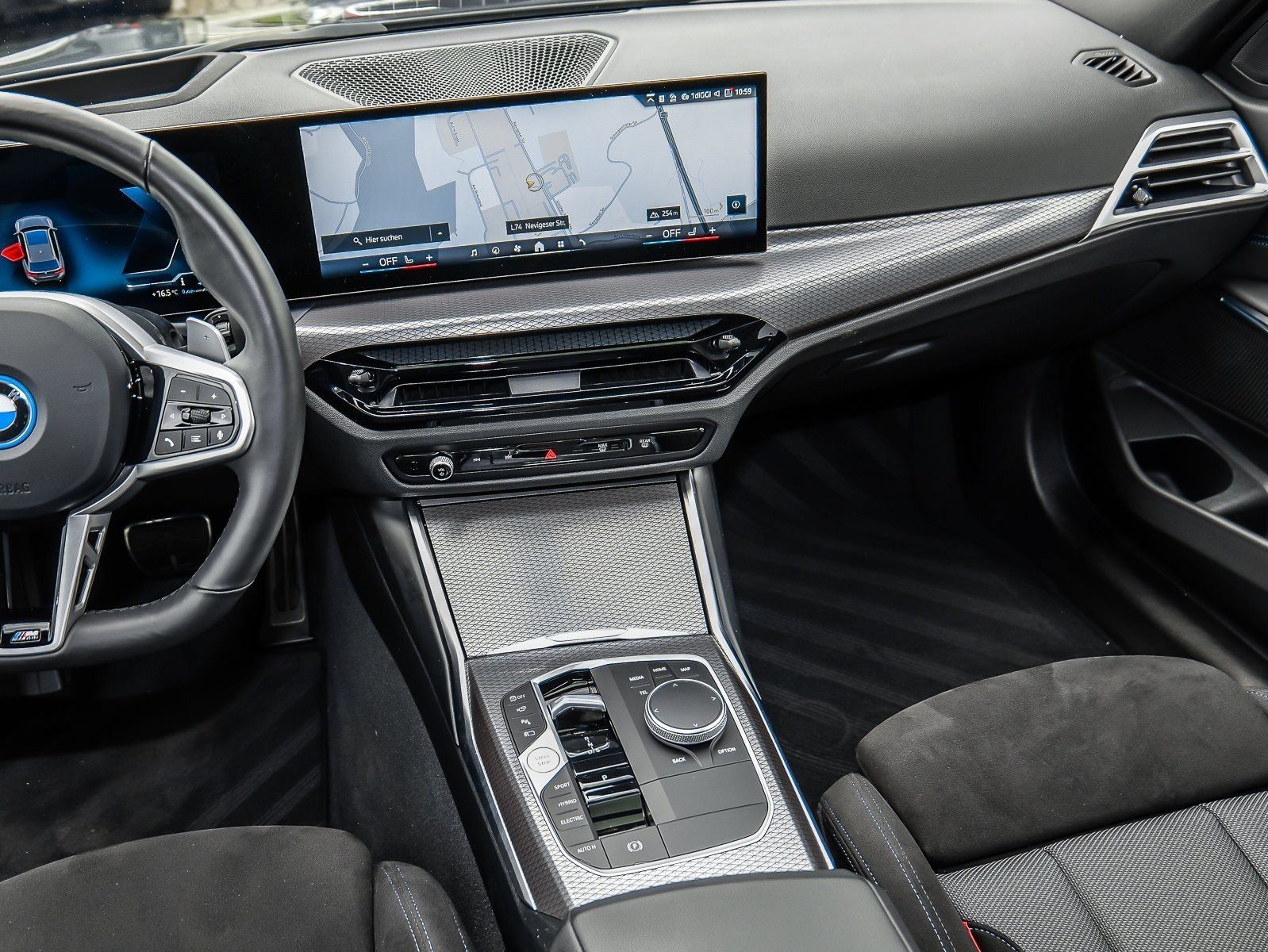 BMW 330e xDrive Touring M Sport HUD PANO ACC AHK LM