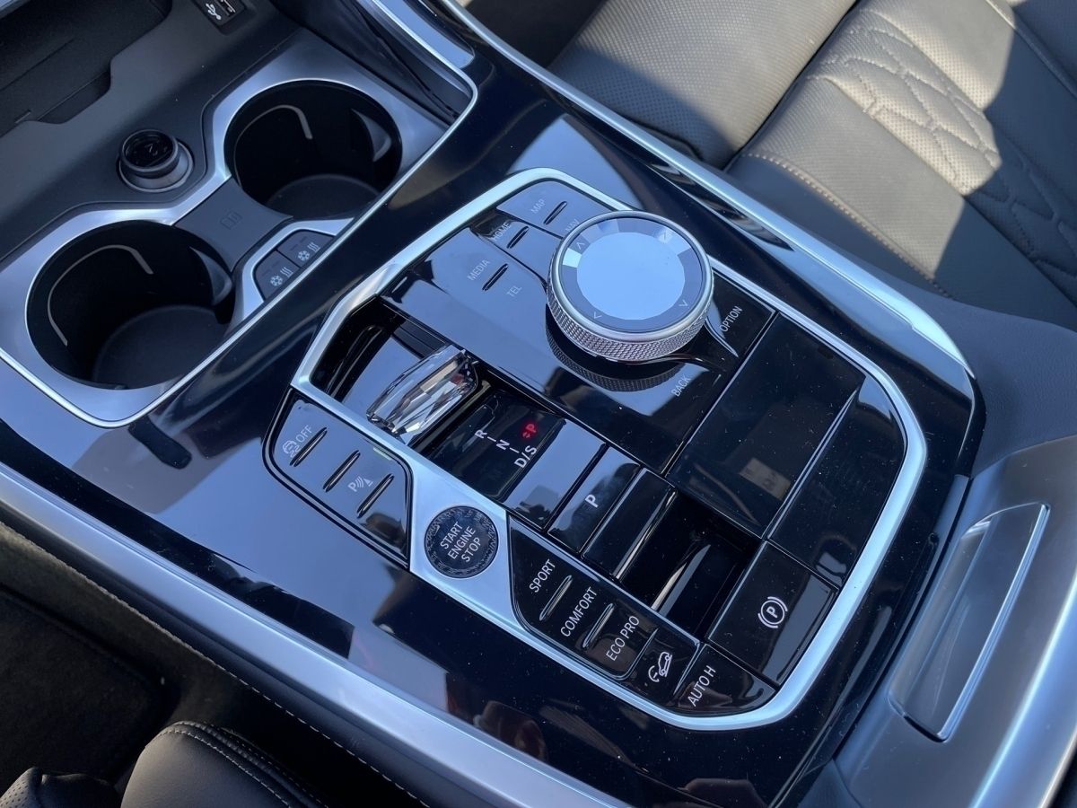 BMW X5 xDrive40d M Sport B&W KeyLess Pano STH AHK Ai