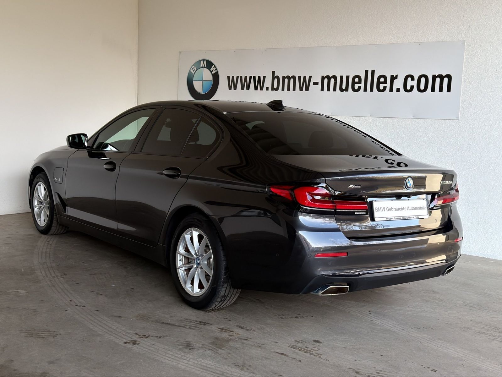 BMW 530e xDr LASER/HUD/CAM/PRIVACY/DAB/AMBI
