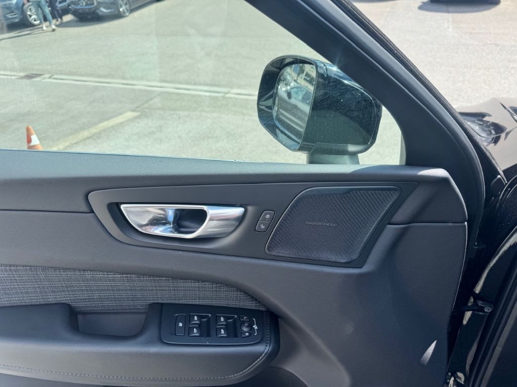 Volvo XC60 Momentum Pro B4 Diesel - Samsaru's Car Outlet