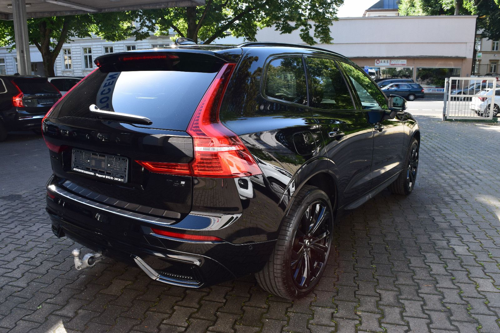 Volvo XC60 T6 AWD Black Edition - Samsaru's Car Outlet