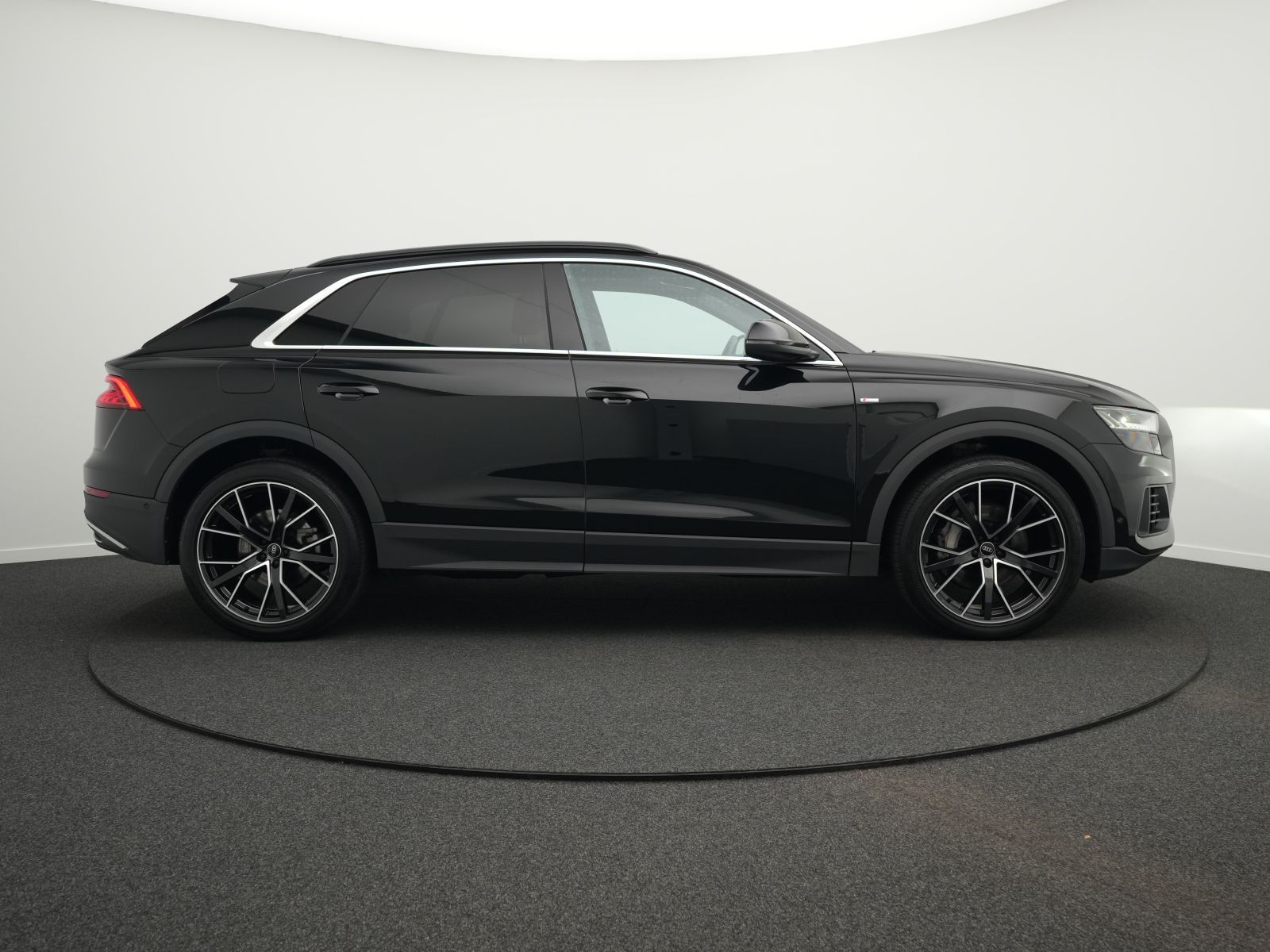 Audi Q8 55 TFSI quattro tiptronic 2x S line