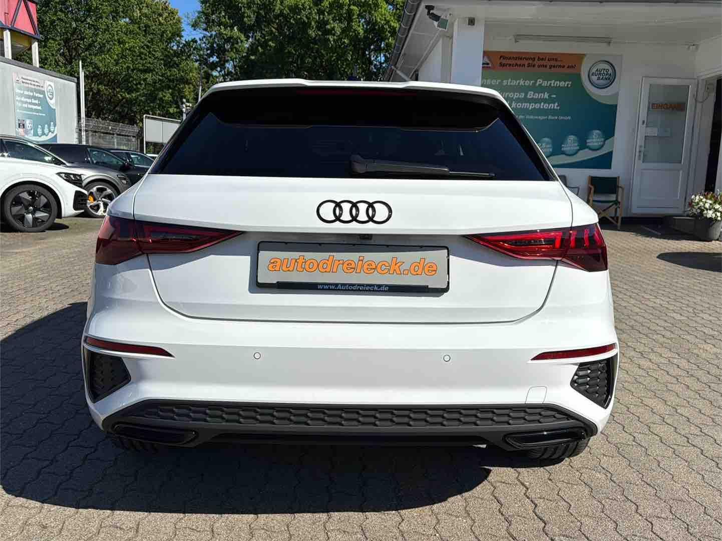 Audi A3 45 TFSIe 2x S line ACC BLACK HuD PANO RAUTE